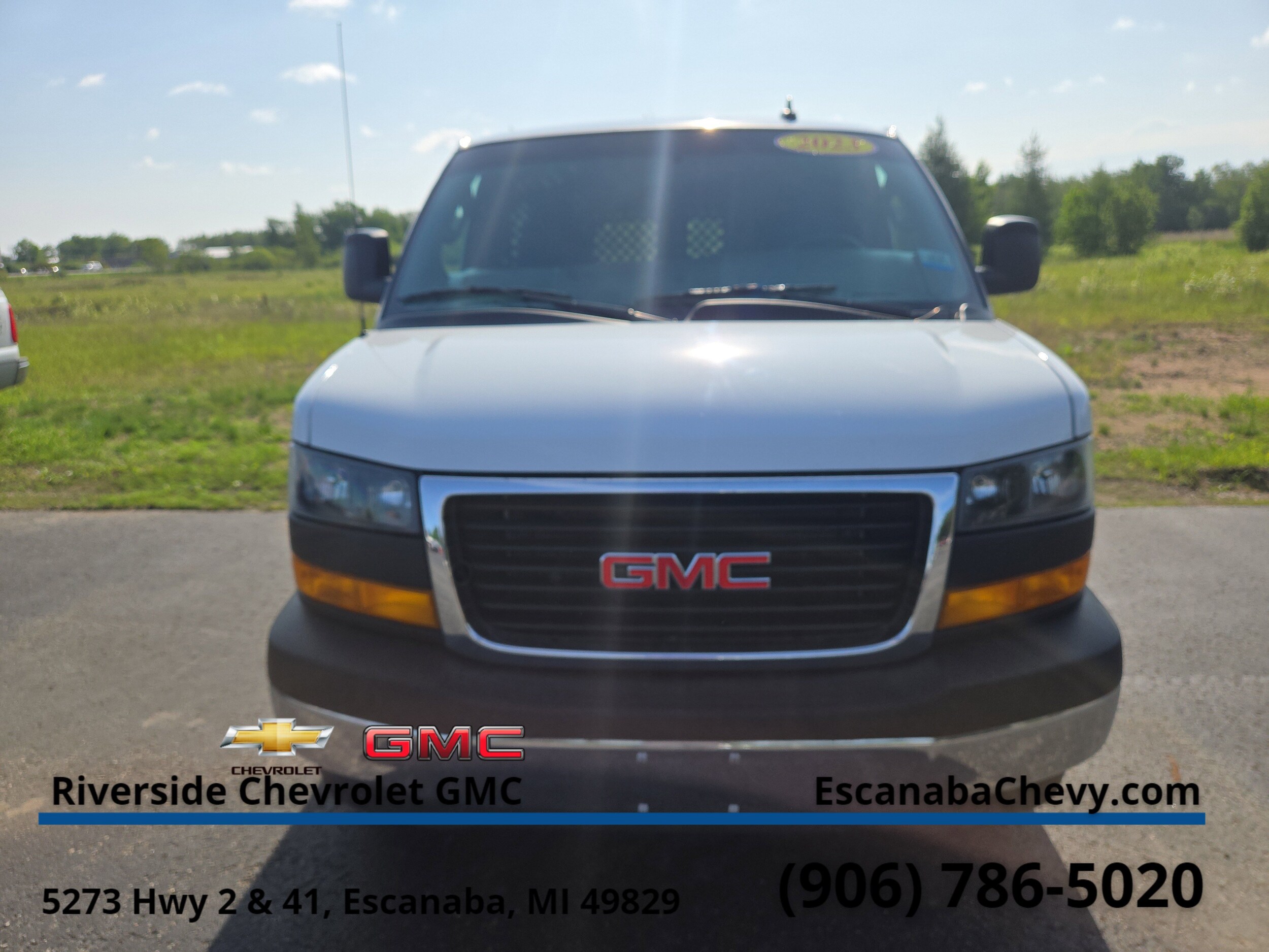 2023 Gmc Savana Cargo 2500 photo 2
