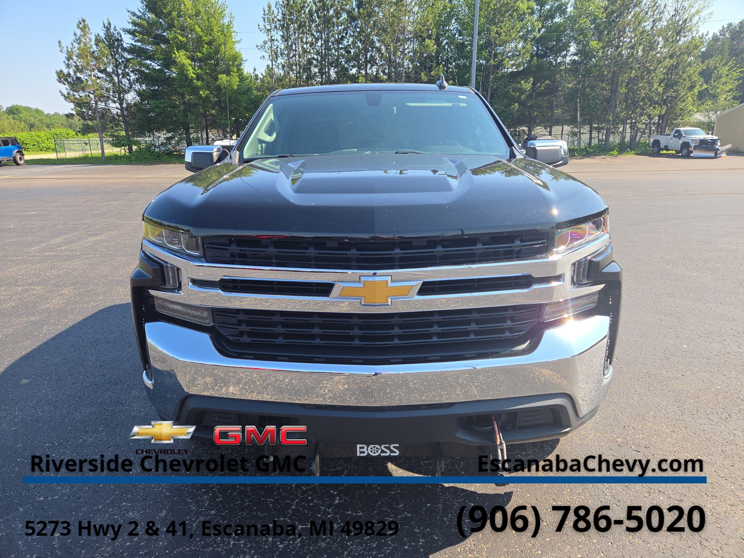 2020 Chevrolet Silverado 1500 LT photo 2