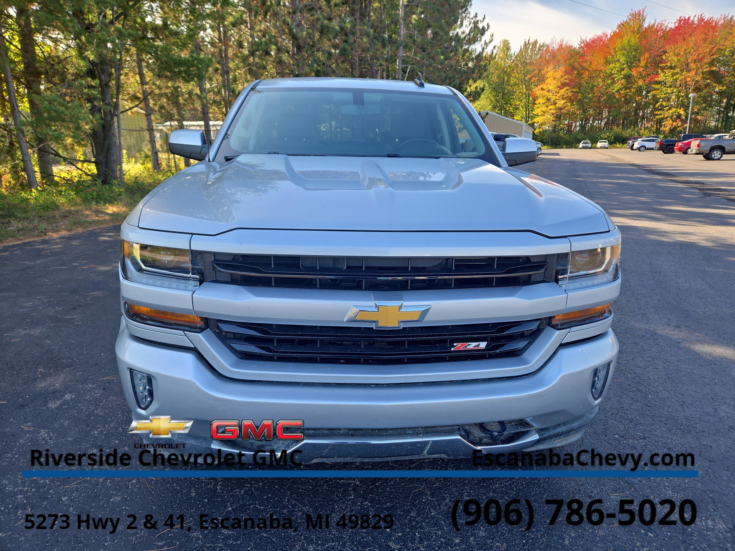 2019 Chevrolet Silverado LT photo 2
