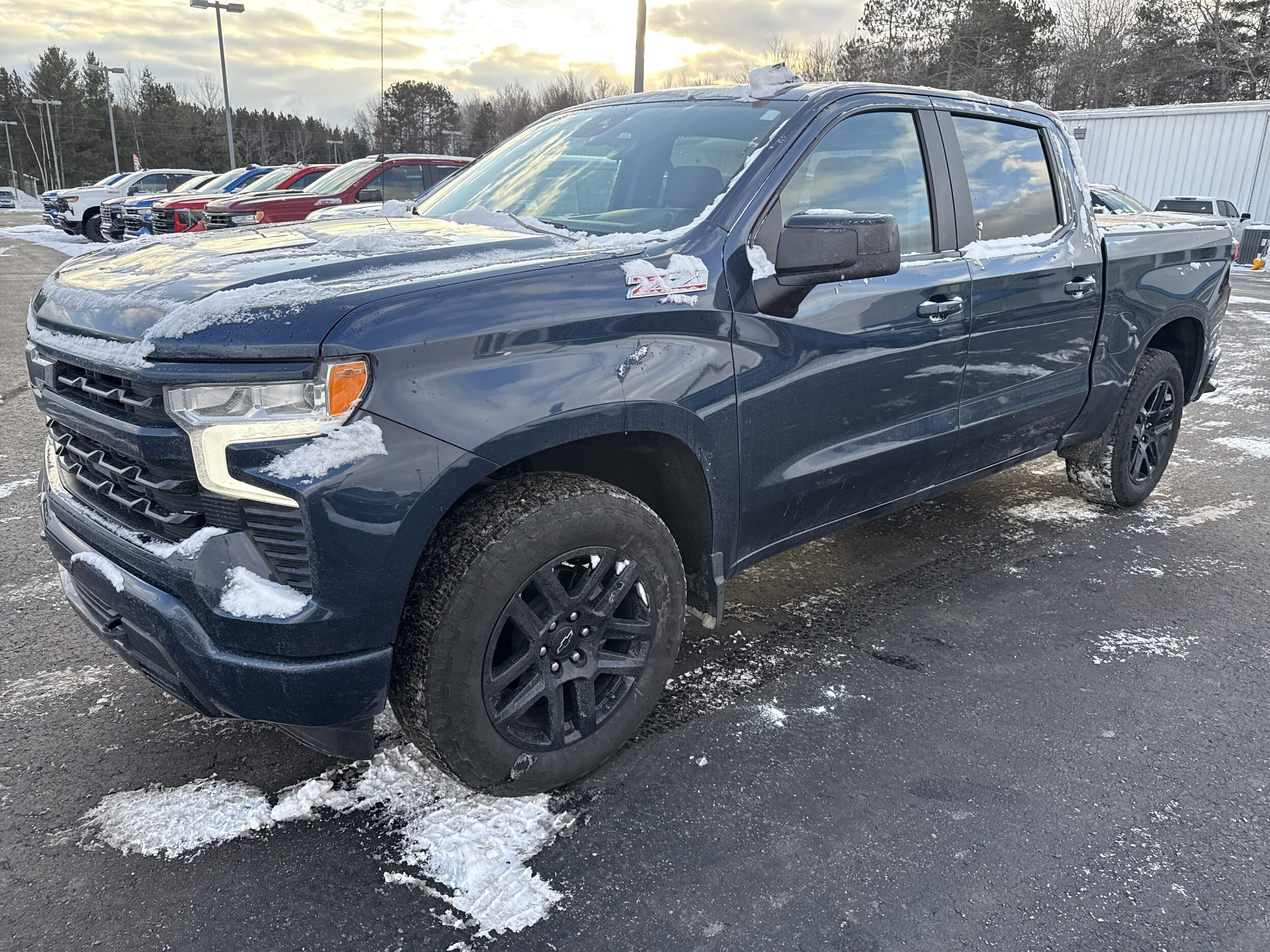 2023 Chevrolet Silverado 1500 RST photo 3