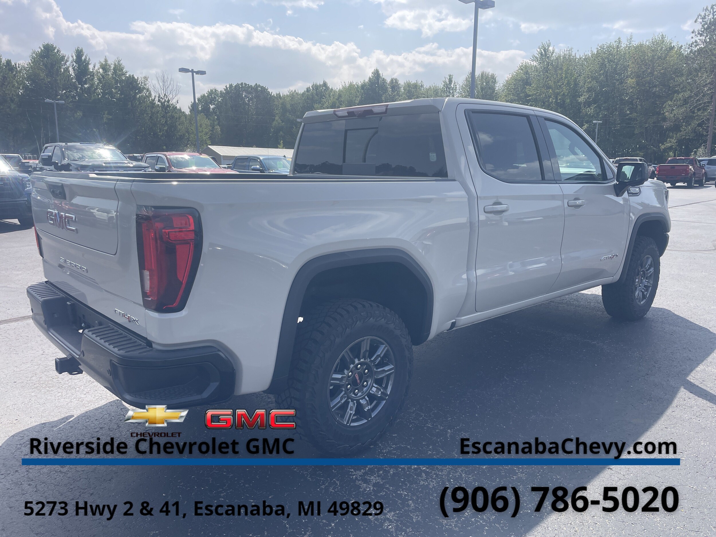 2026 GMC Sierra 1500 AT4X - Photo 9