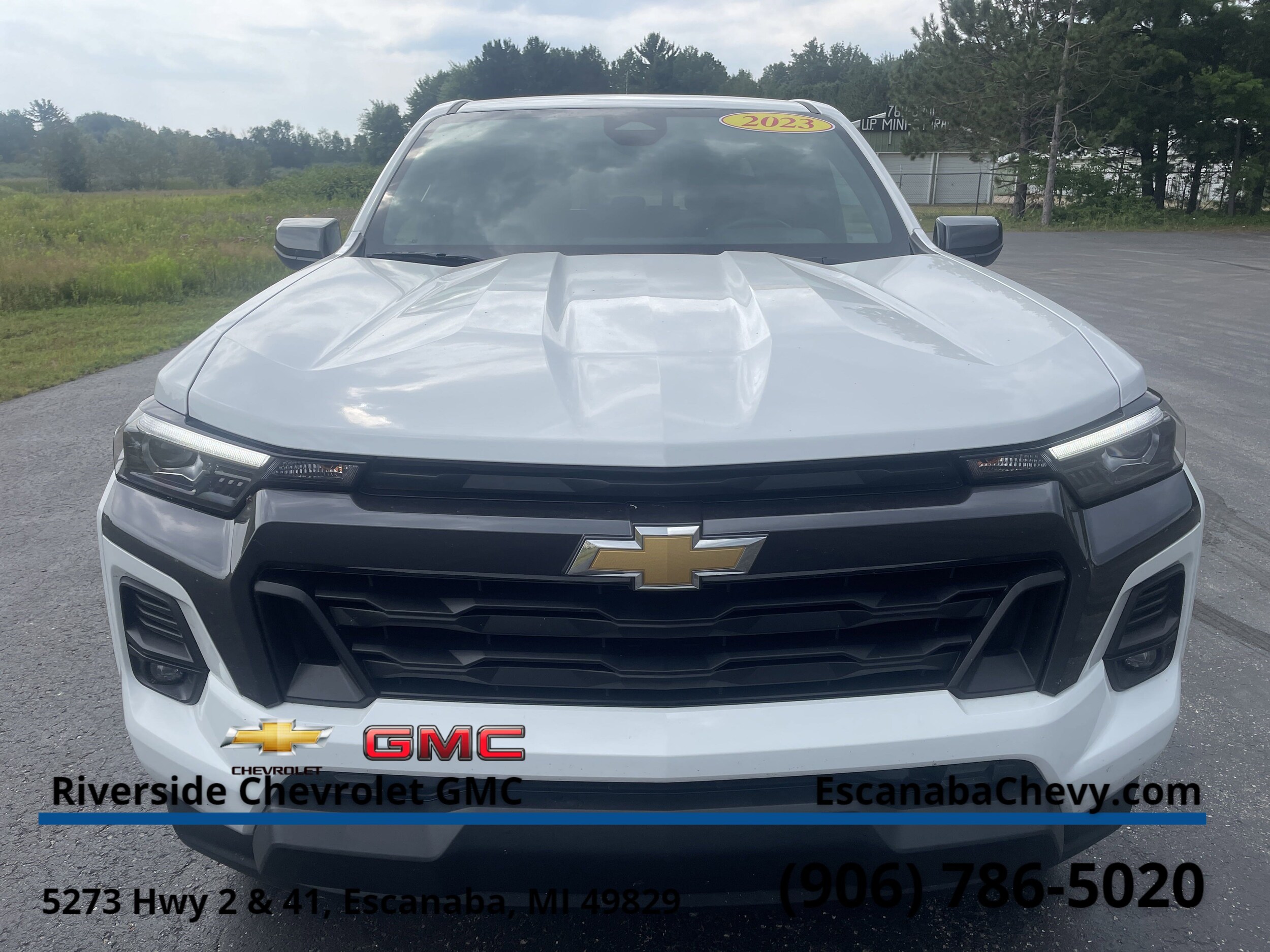 2023 Chevrolet Colorado LT photo 2