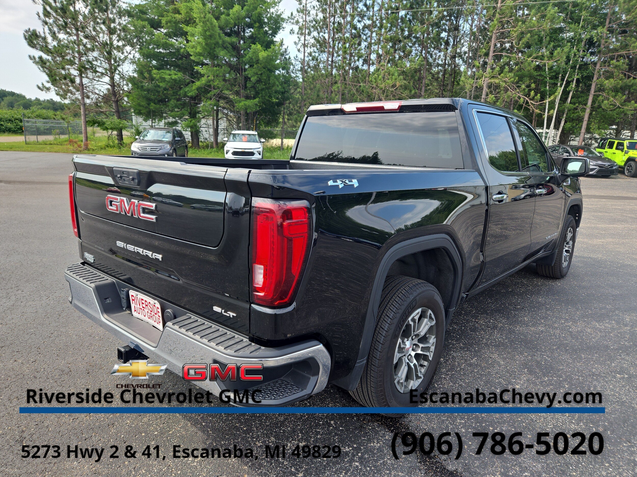 2024 GMC Sierra 1500 SLT - Photo 9