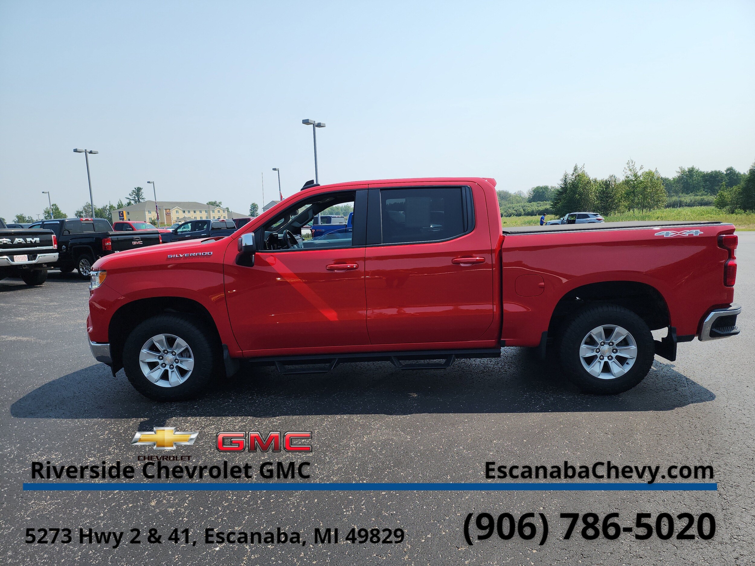 2022 Chevrolet Silverado 1500 LT photo 4