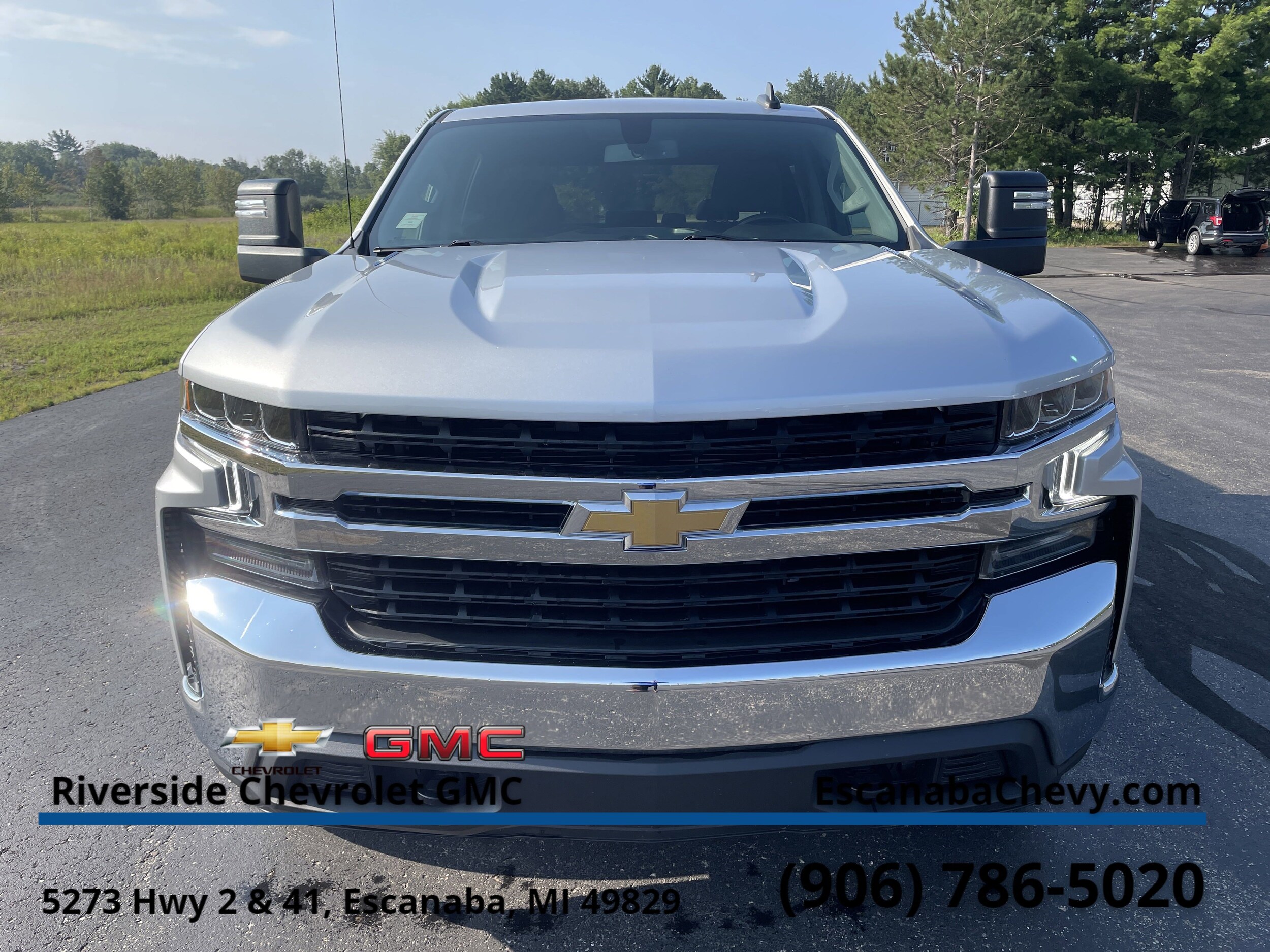 2021 Chevrolet Silverado 1500 LT photo 2
