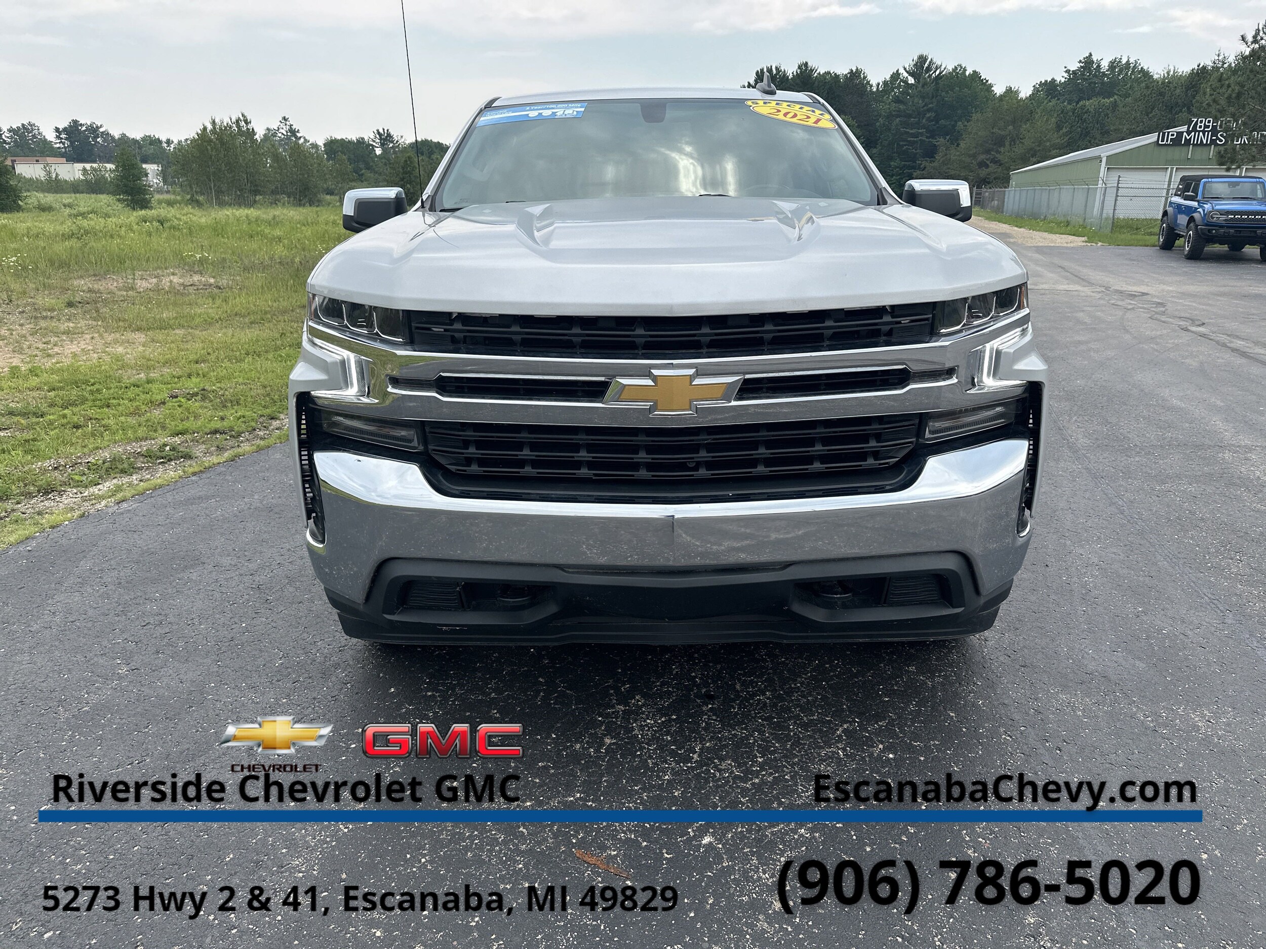 2021 Chevrolet Silverado 1500 LT photo 3