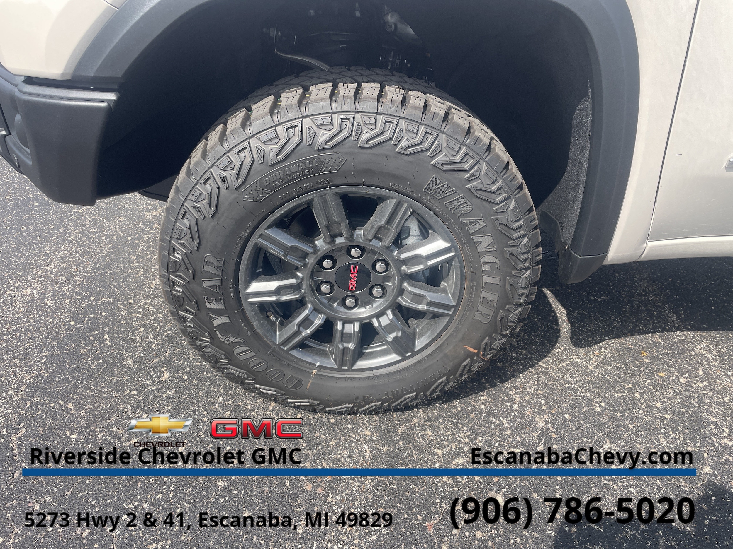 2026 GMC Sierra 1500 AT4X - Photo 11