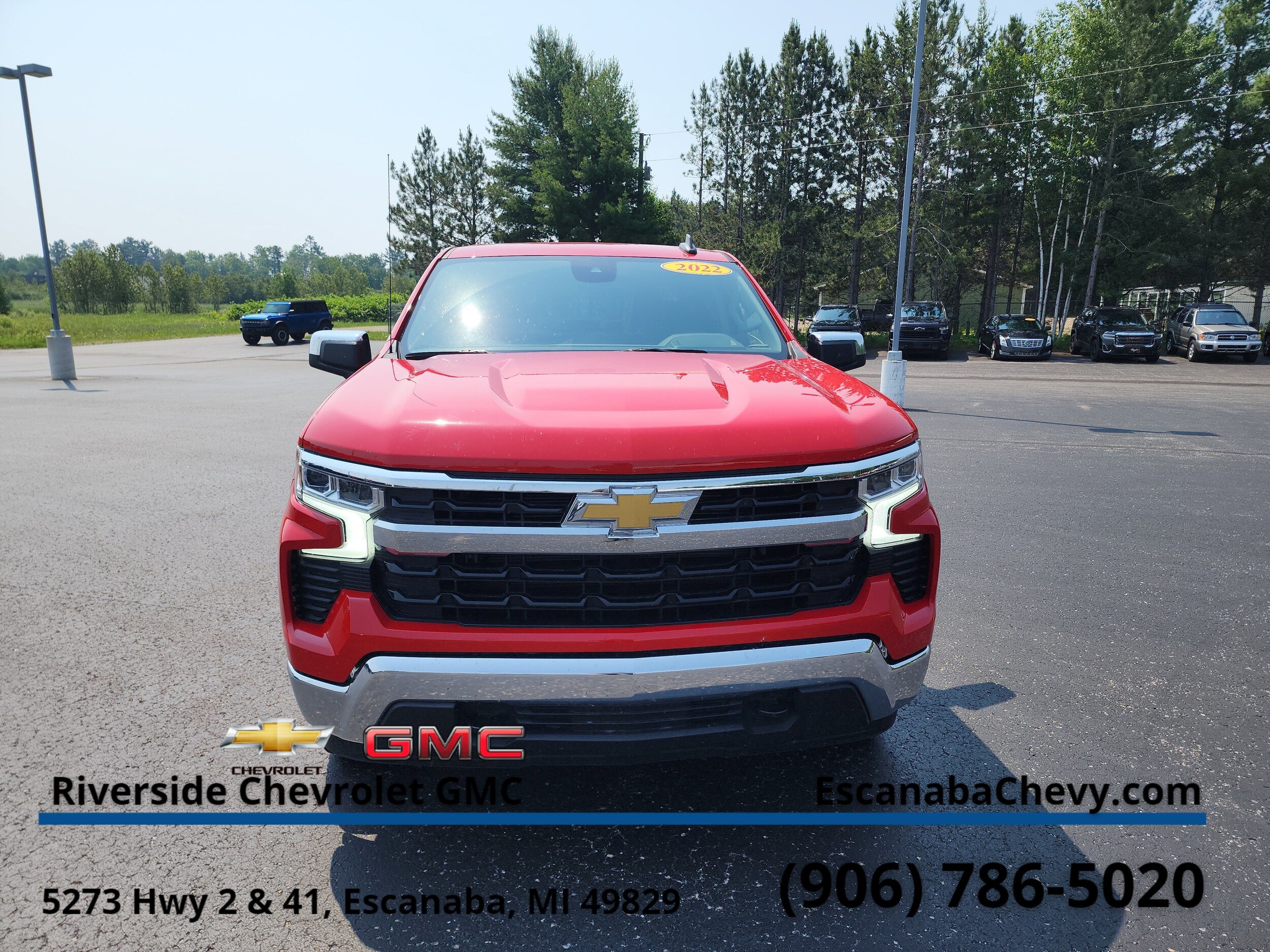 2022 Chevrolet Silverado 1500 LT photo 2