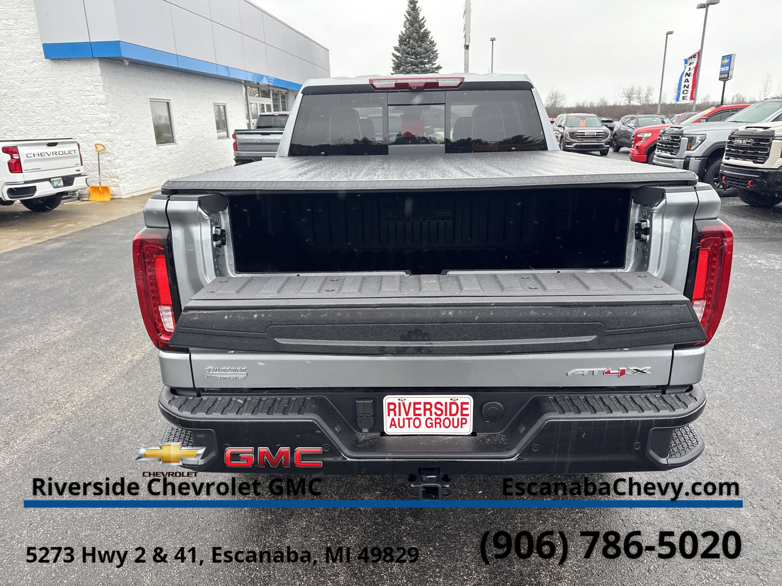 2026 GMC Sierra 1500 AT4X - Photo 8