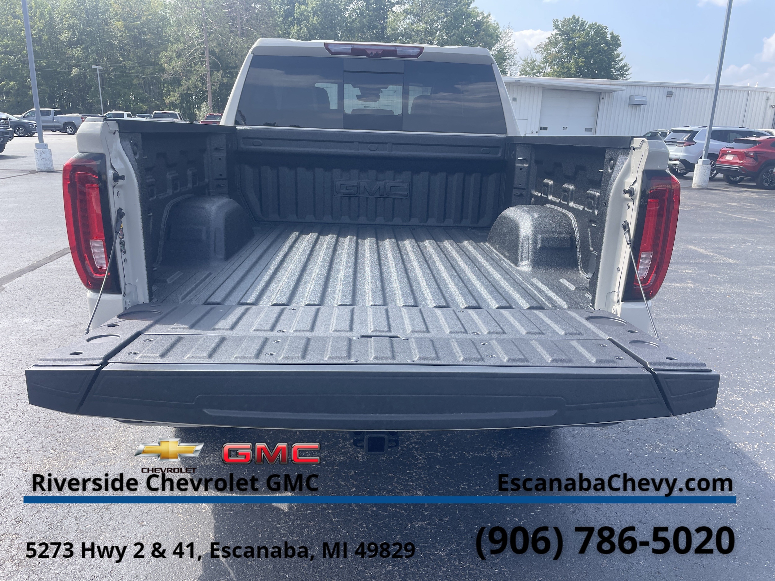2026 GMC Sierra 1500 AT4X - Photo 8