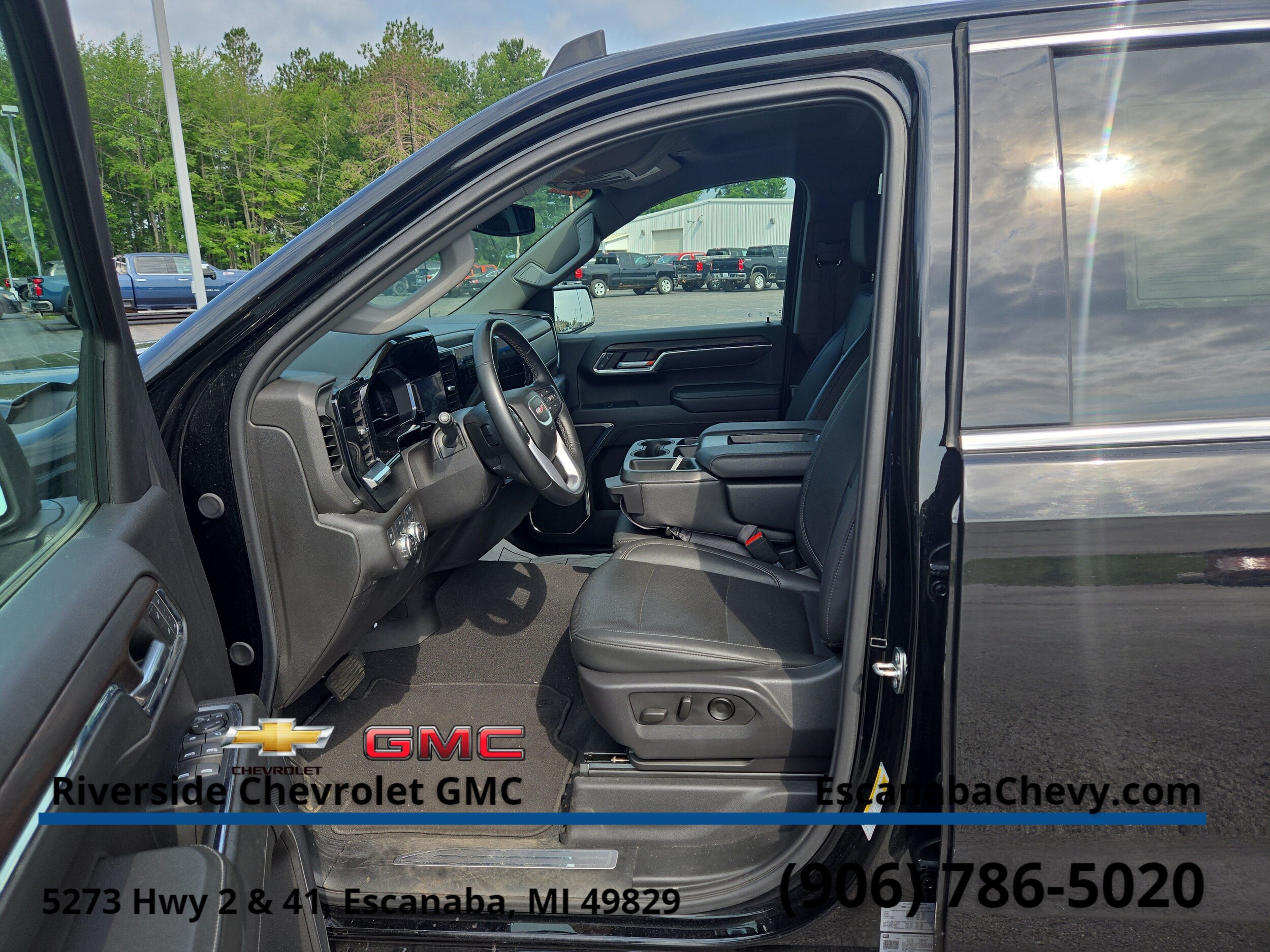 2024 GMC Sierra 1500 SLT - Photo 15
