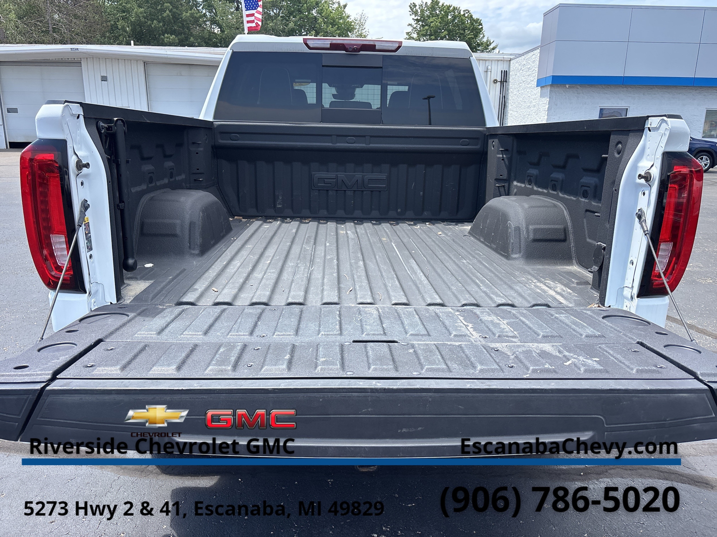 2025 GMC Sierra 1500 AT4X - Photo 8