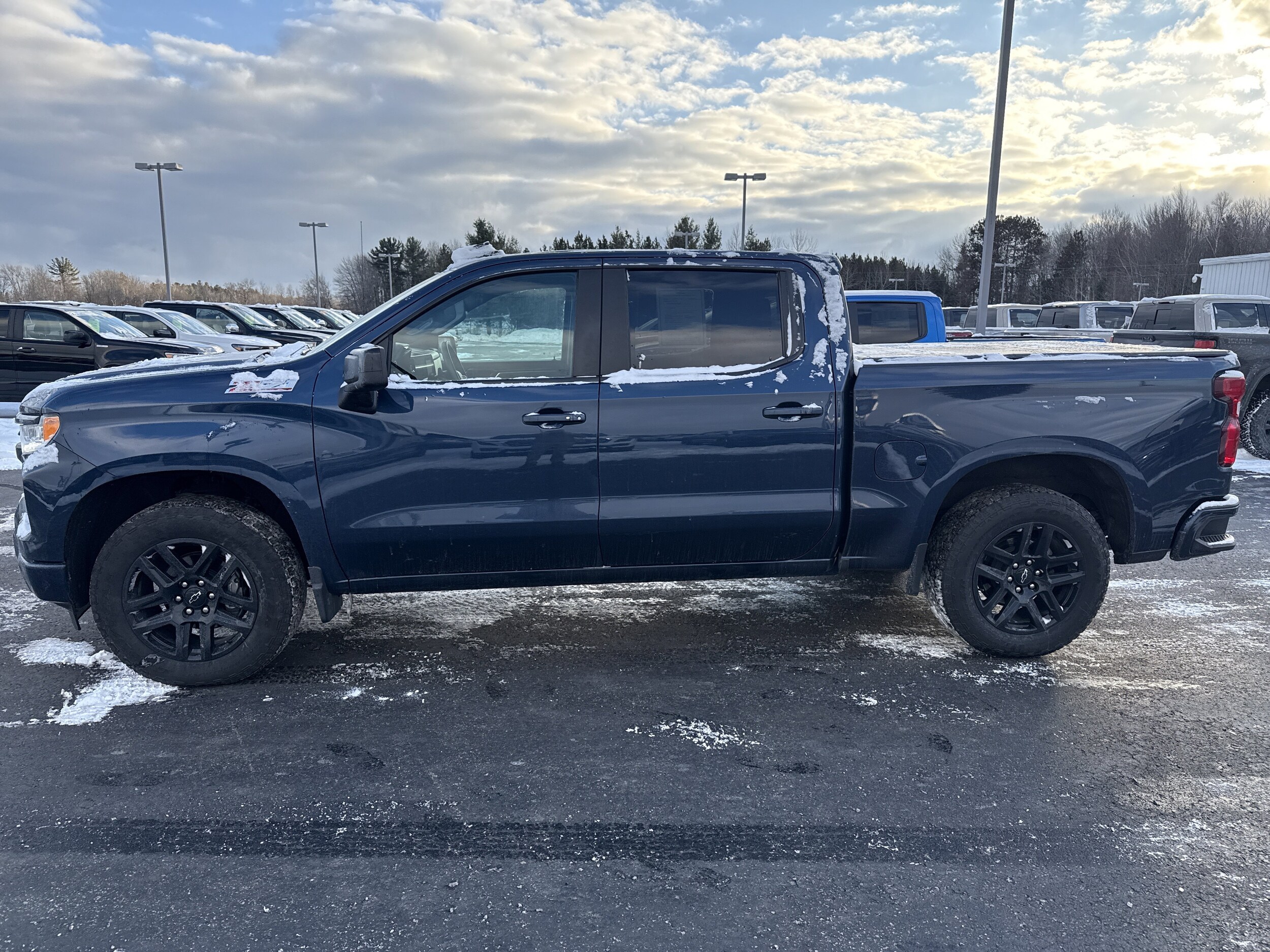 2023 Chevrolet Silverado 1500 RST photo 4