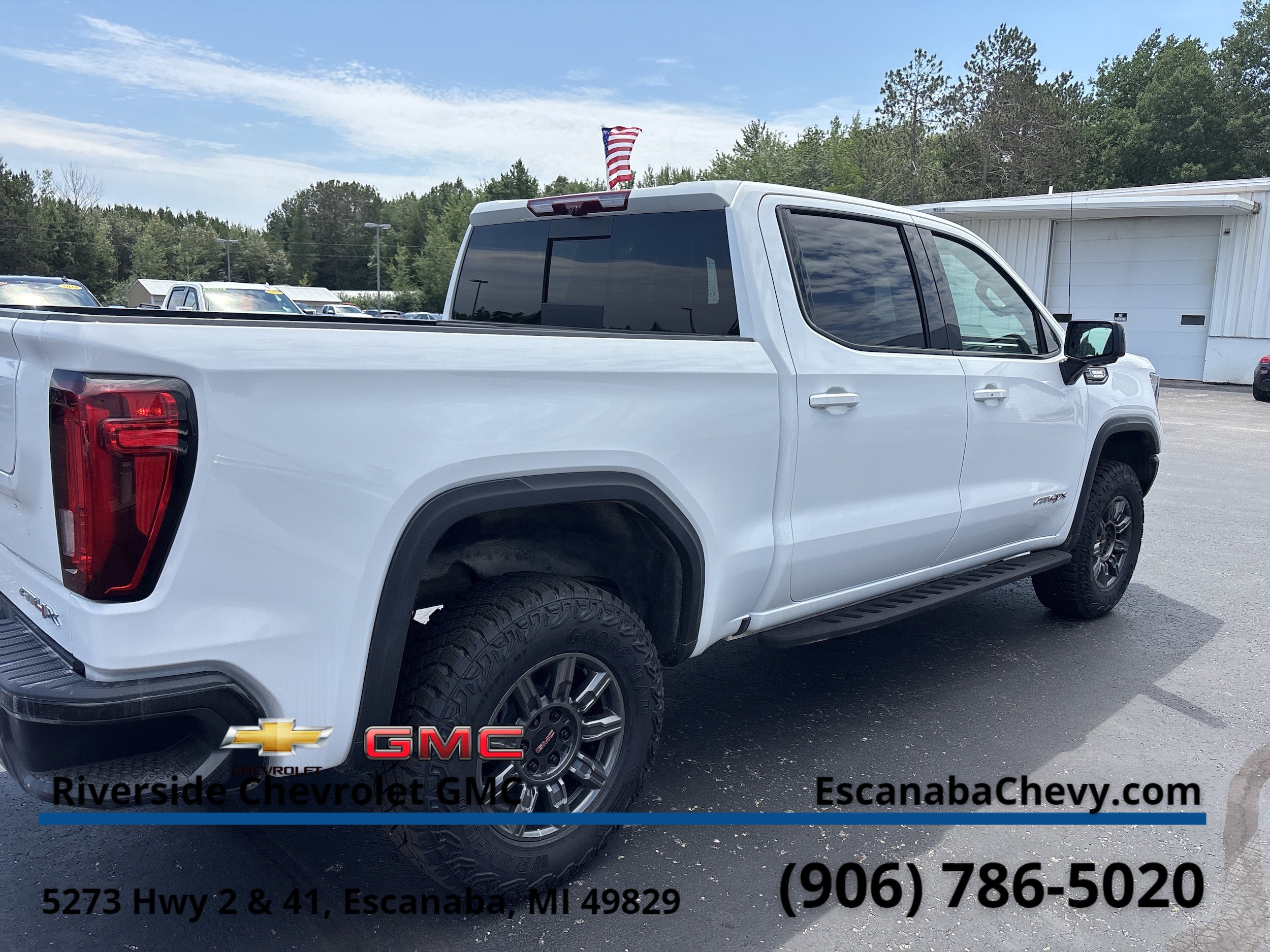 2025 GMC Sierra 1500 AT4X - Photo 9