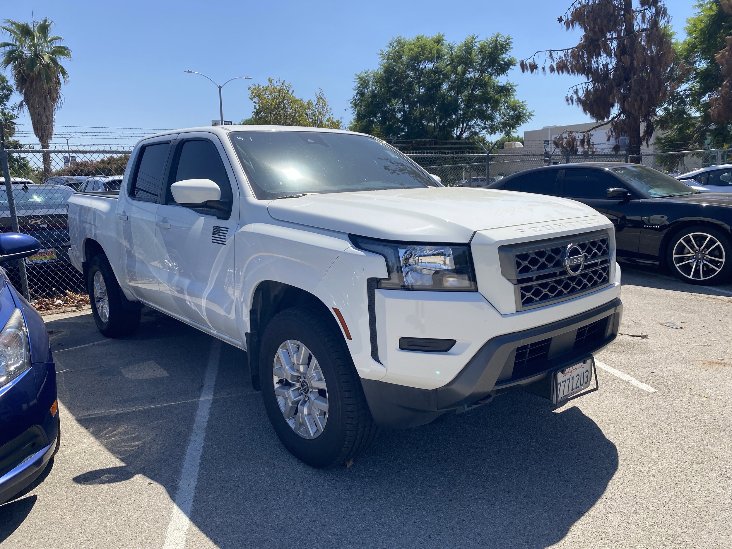2023 Nissan Frontier SV Crew Cab photo 2