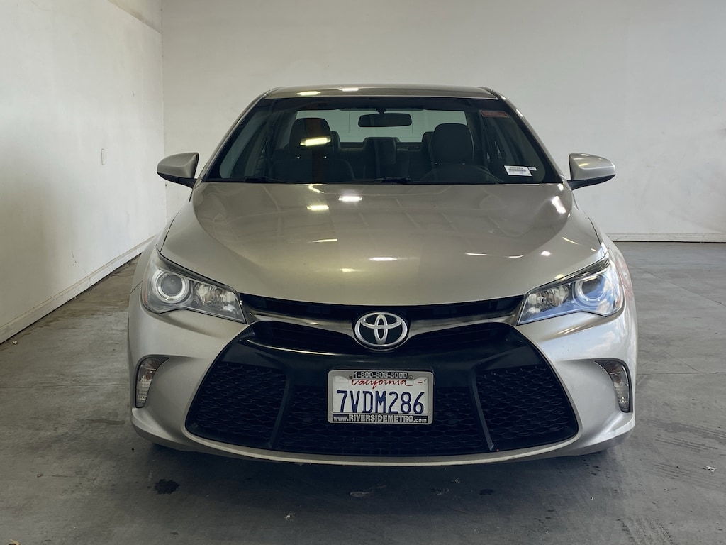 Used 2017 Toyota Camry SE Sedan
