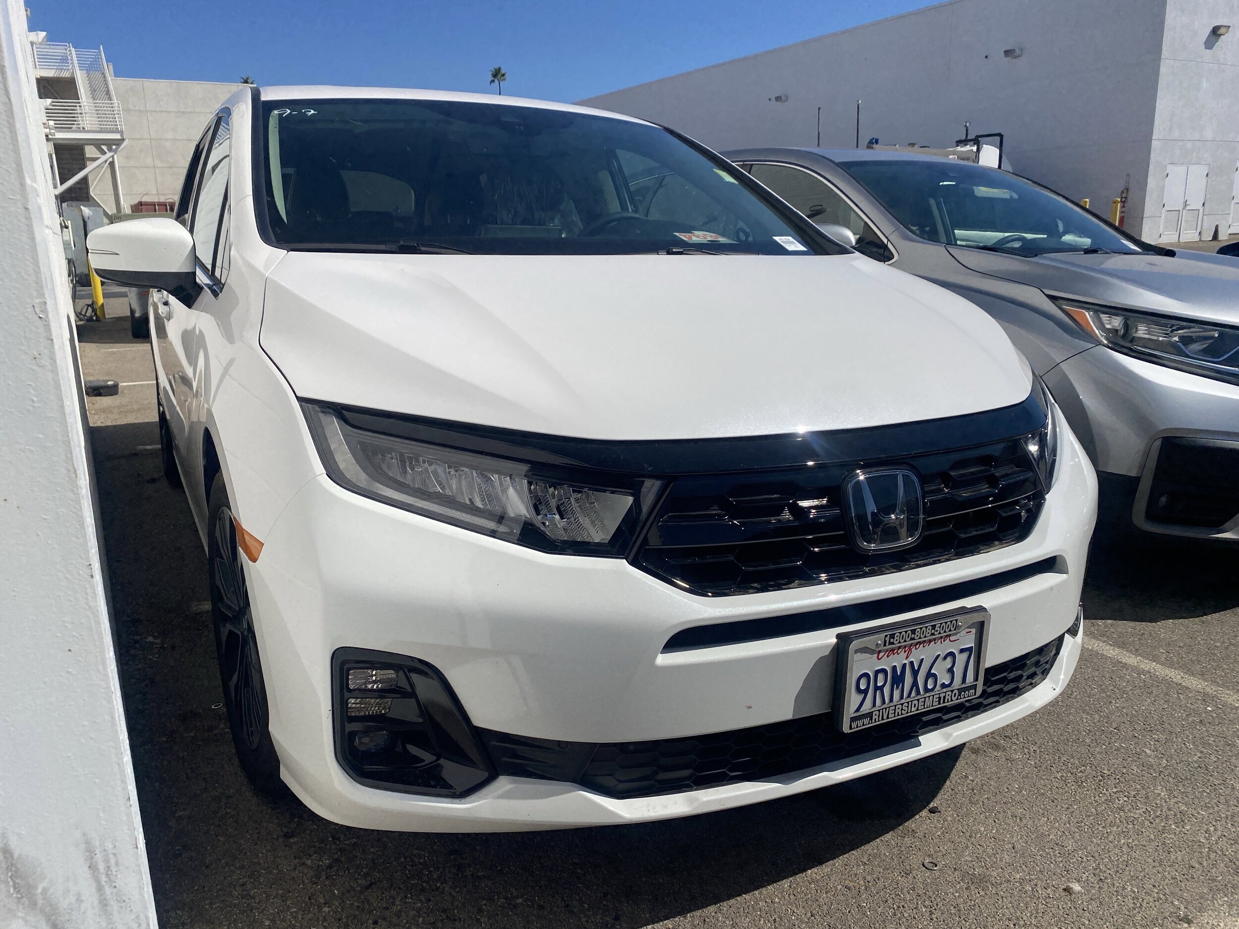 2025 Honda Odyssey Elite photo 2