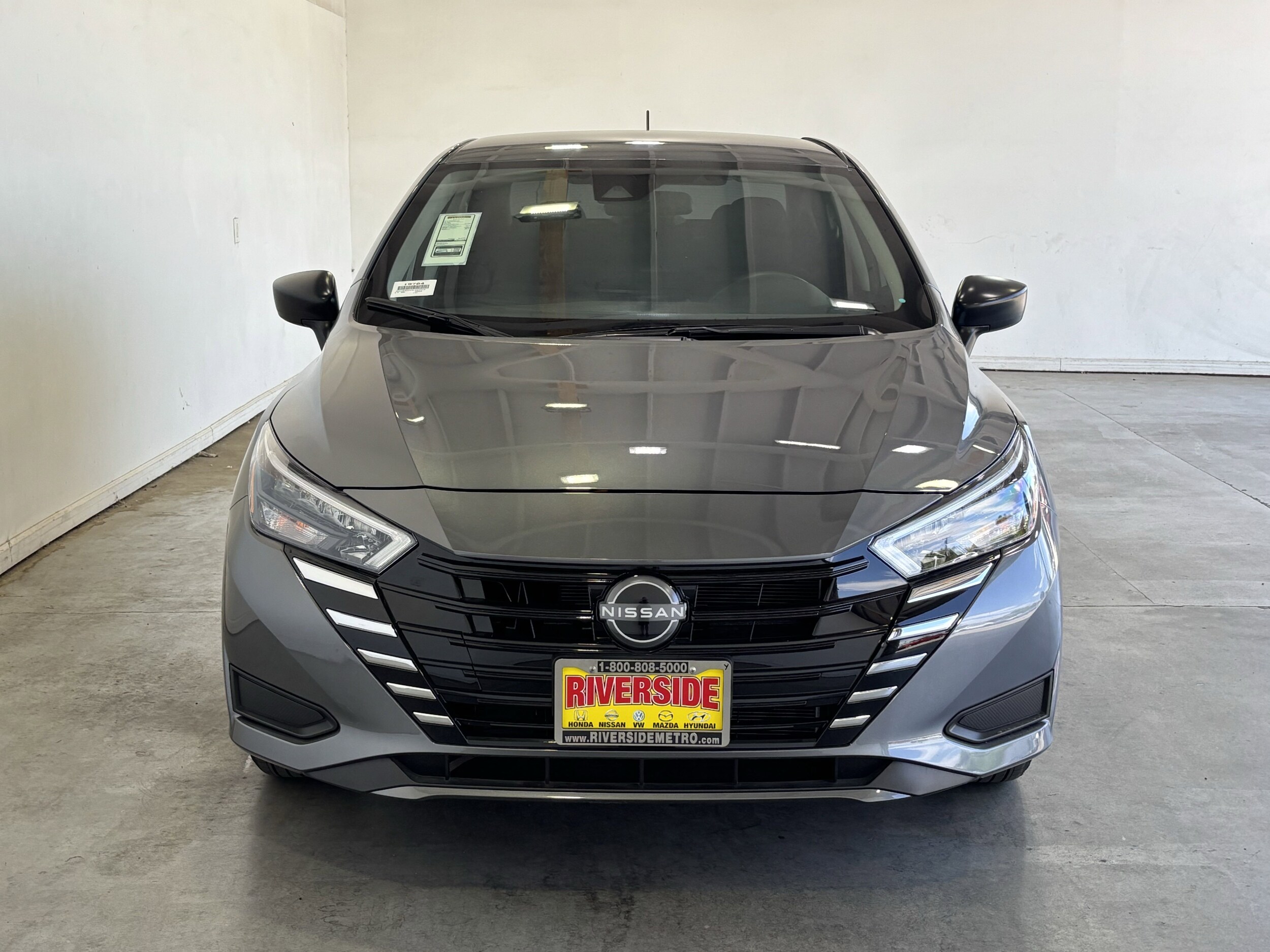2025 Nissan Versa 1.6 S photo 2