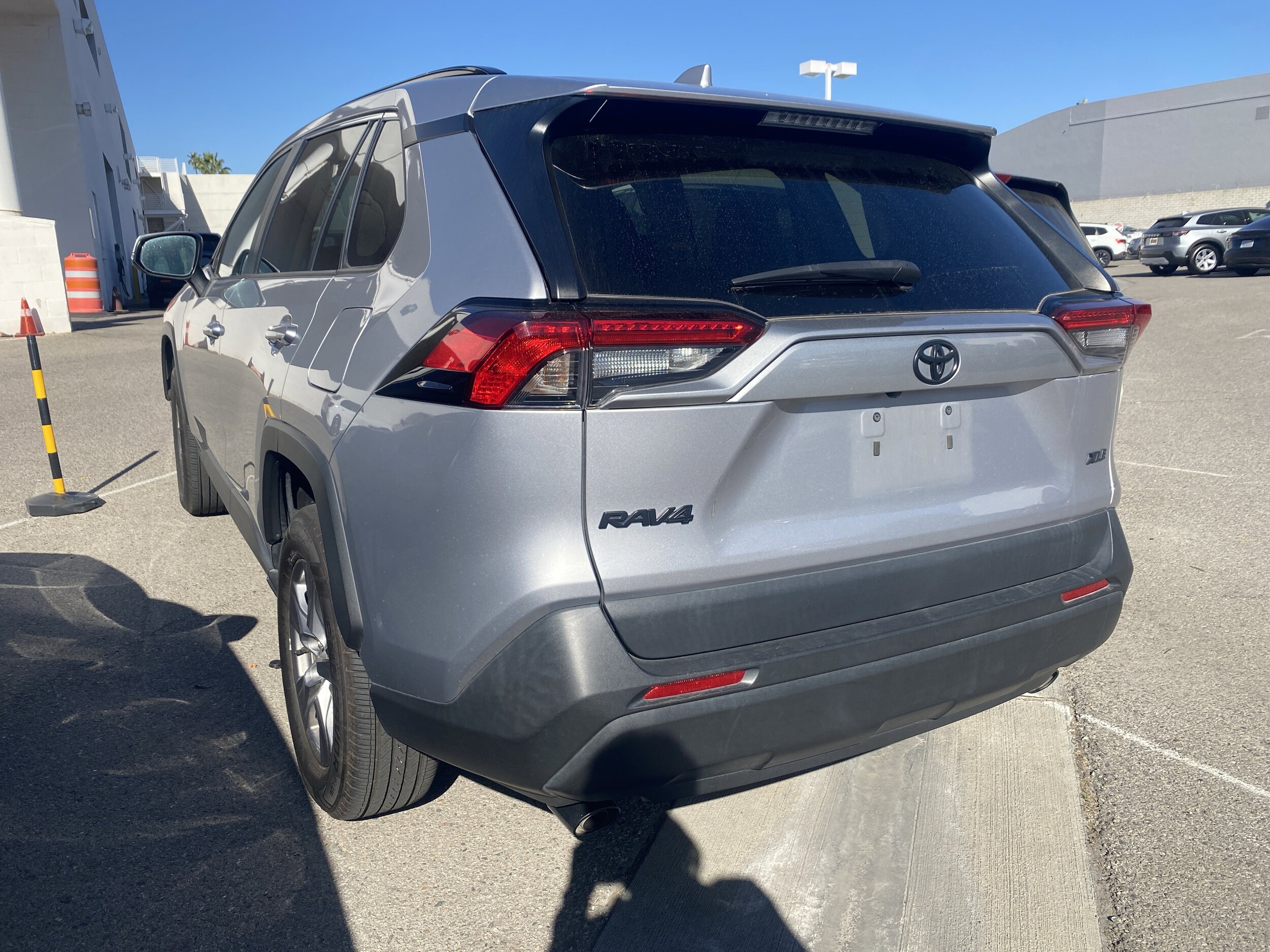 2022 Toyota RAV4 XLE photo 2