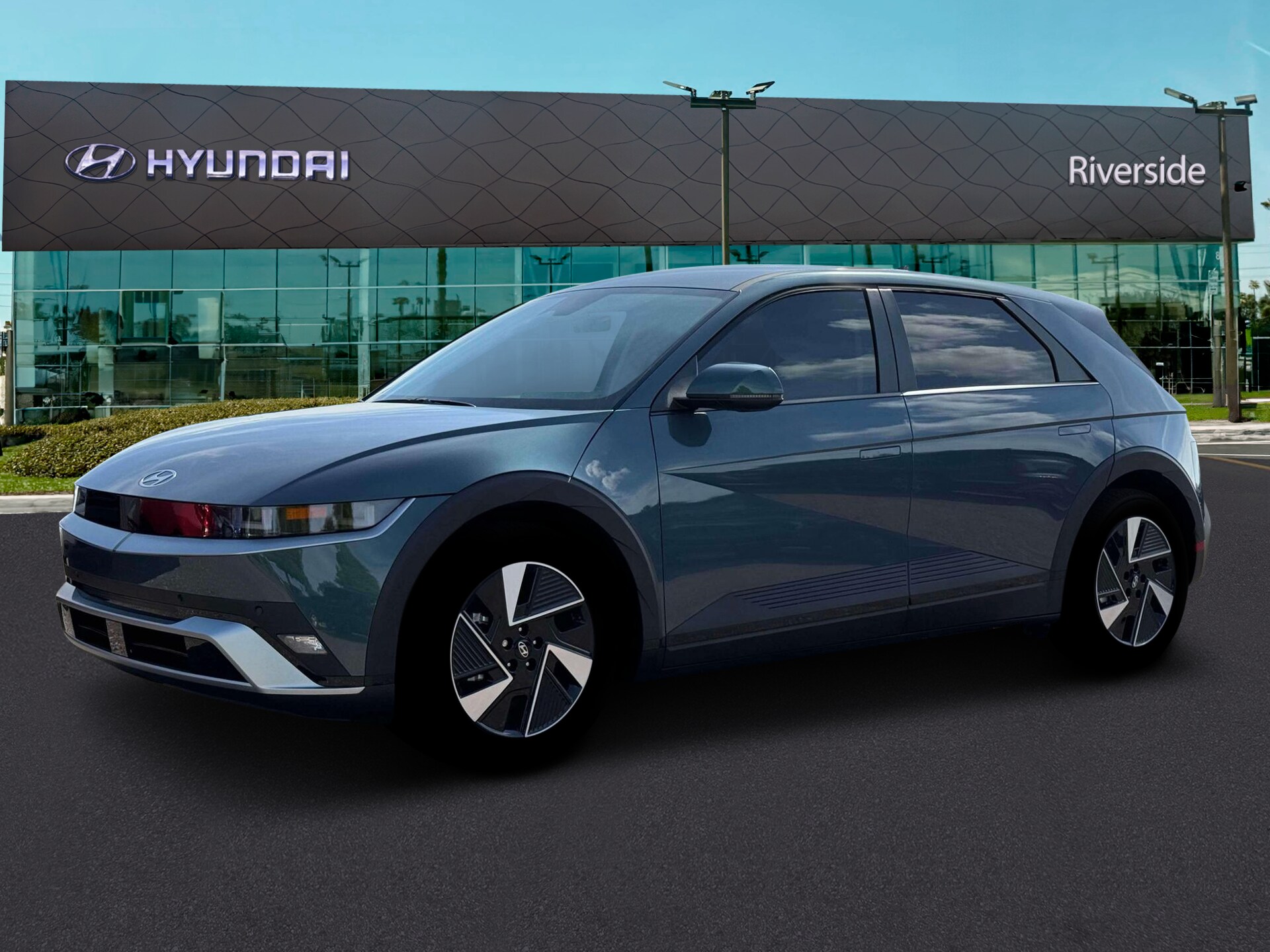 2025 Hyundai Ioniq 5 SE Standard Range photo 2