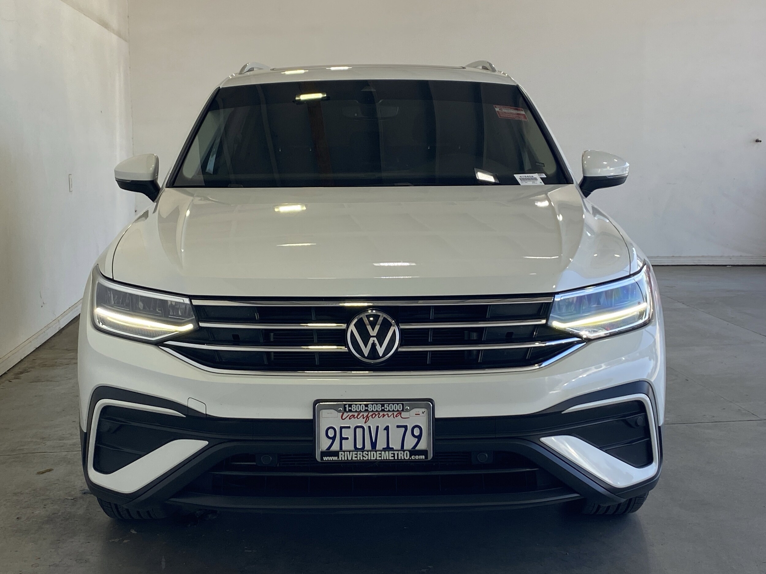 2023 Volkswagen Tiguan SE photo 2