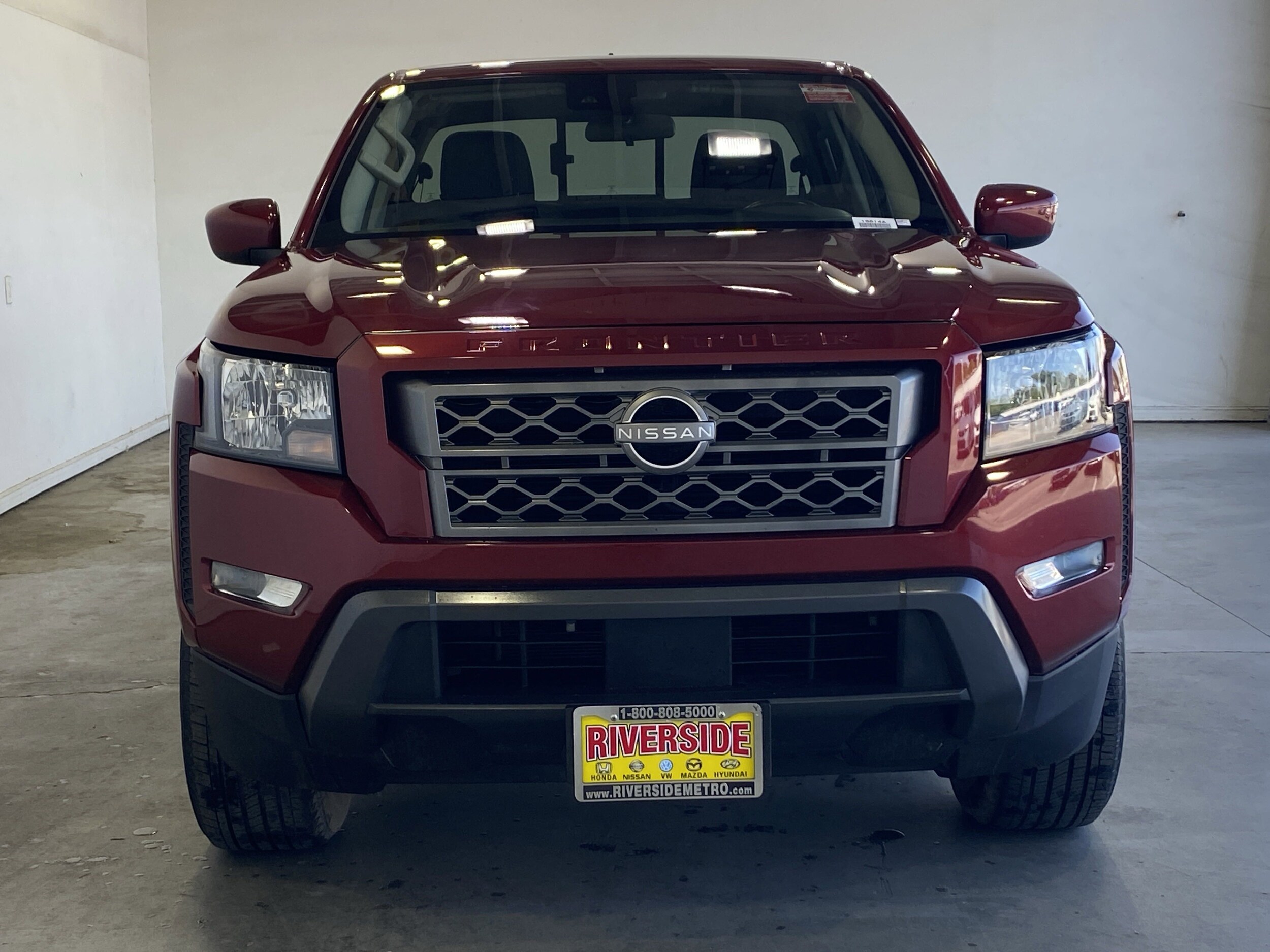 2023 Nissan Frontier SV Crew Cab photo 2