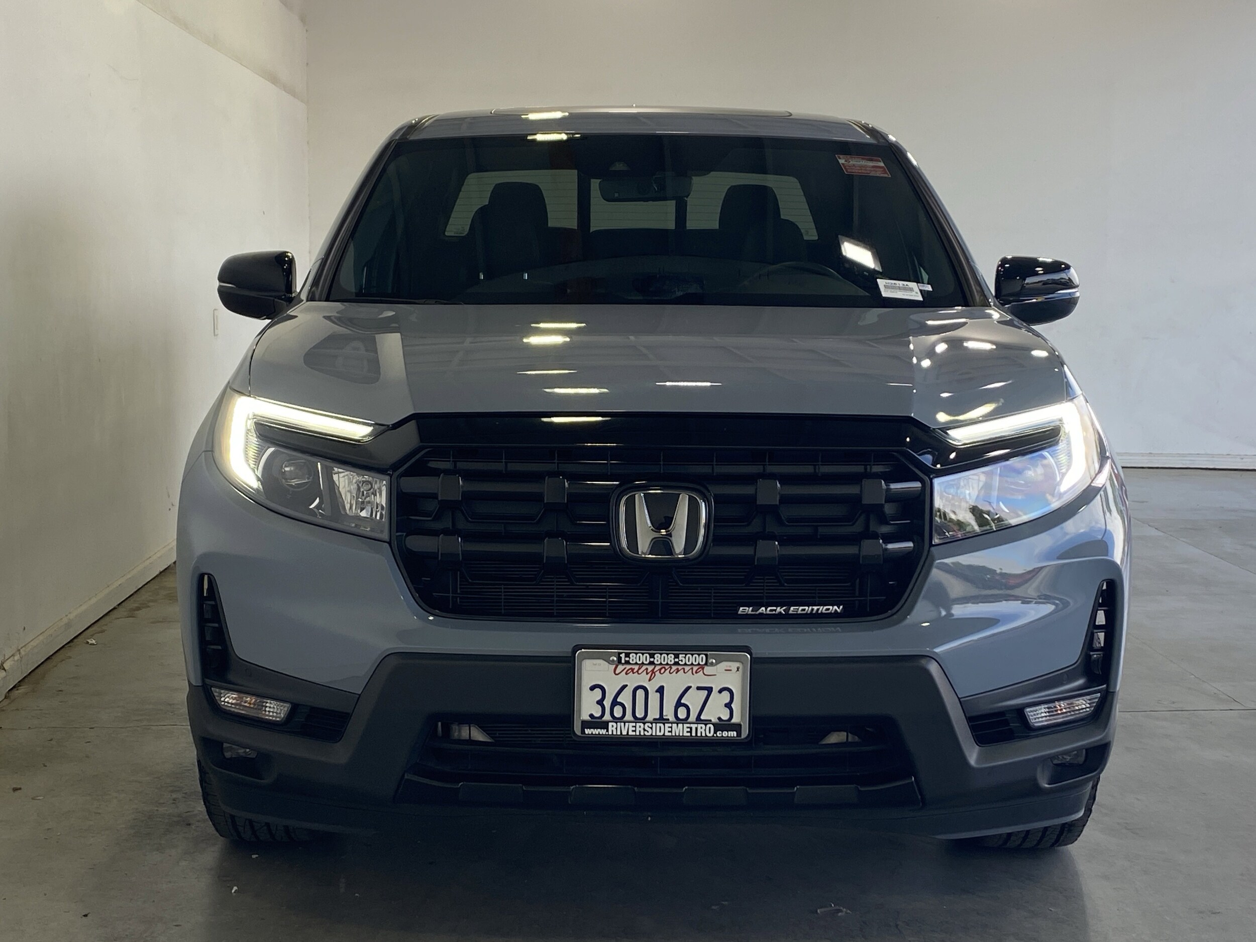 2024 Honda Ridgeline Black Edition photo 2