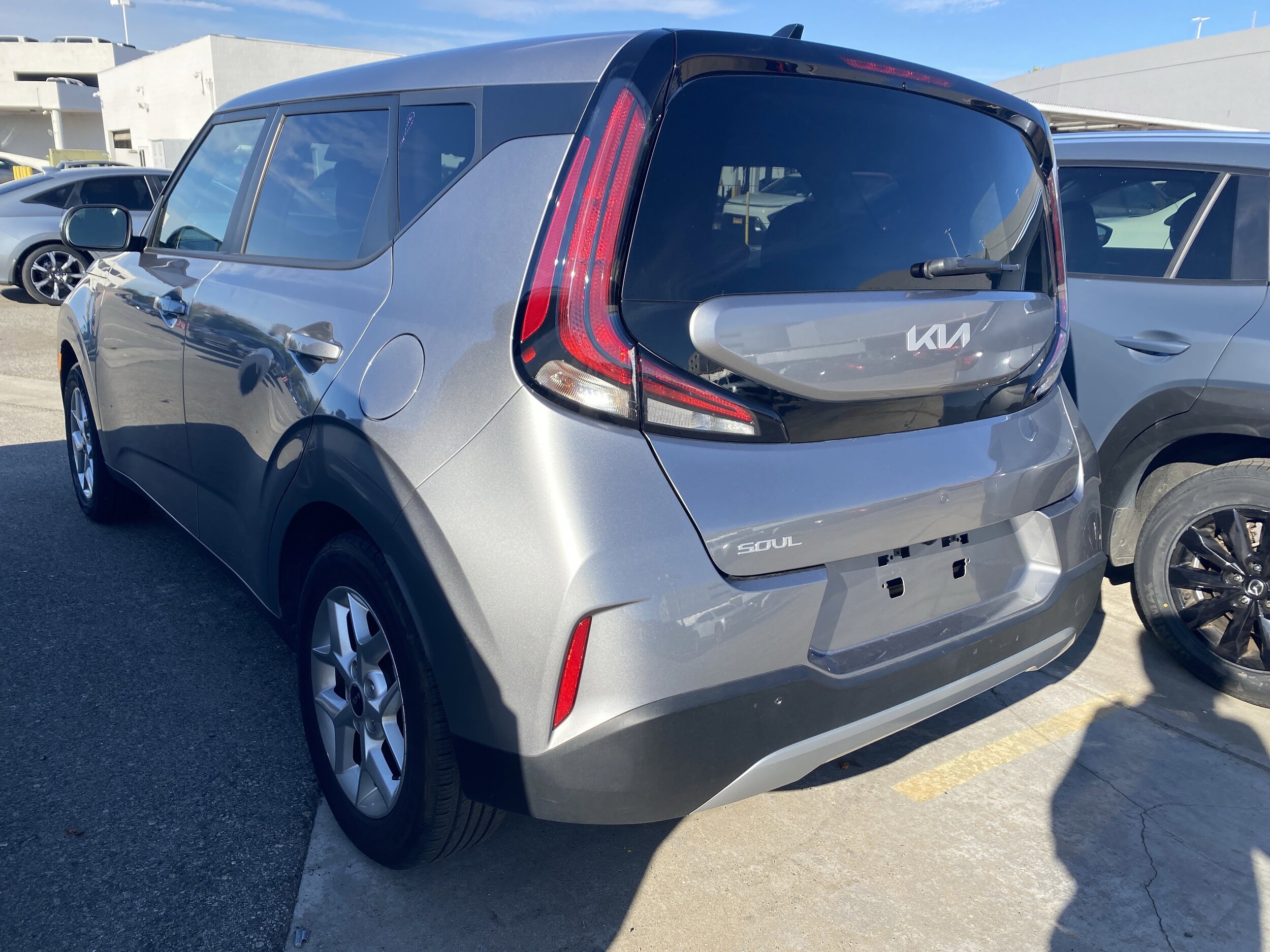 2024 Kia Soul LX photo 2