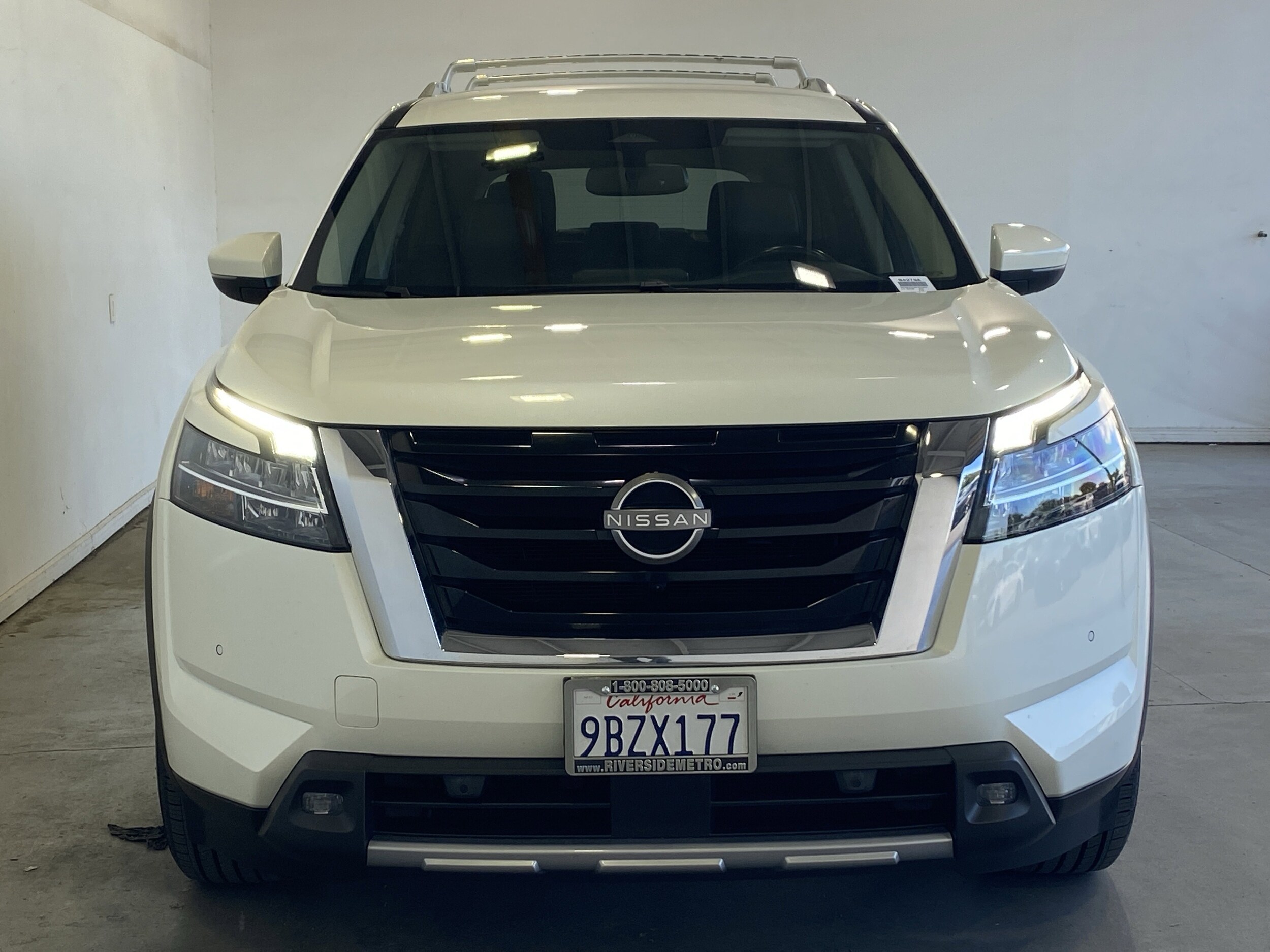 2022 Nissan Pathfinder SL photo 2