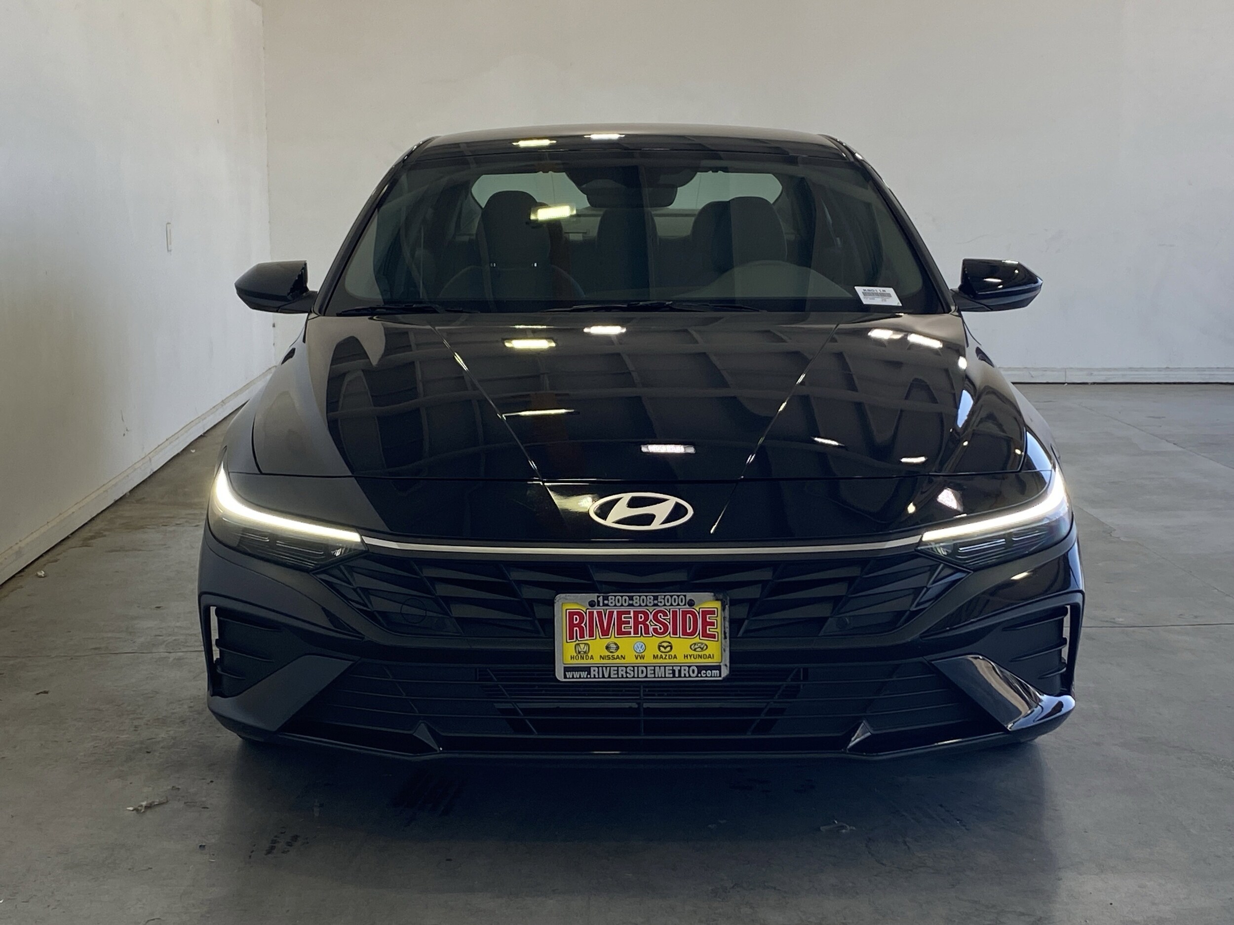 2025 Hyundai Elantra SE photo 2