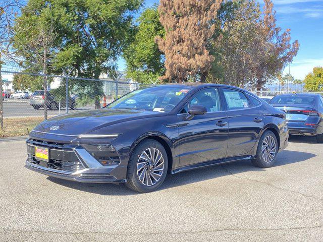 2025 Hyundai Sonata Hybrid Limited photo 2