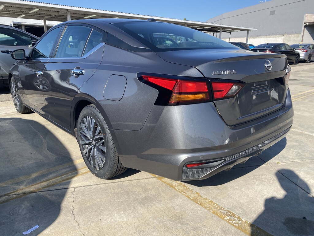 Used 2023 Nissan Altima 2.5 SV Sedan