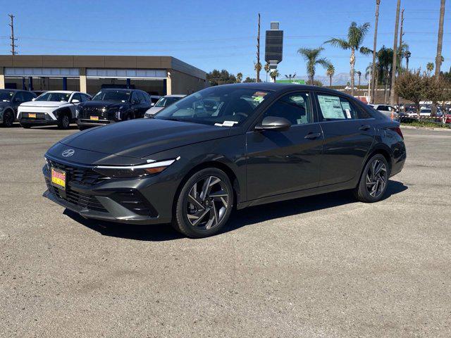 2025 Hyundai Elantra SEL Convenience photo 2