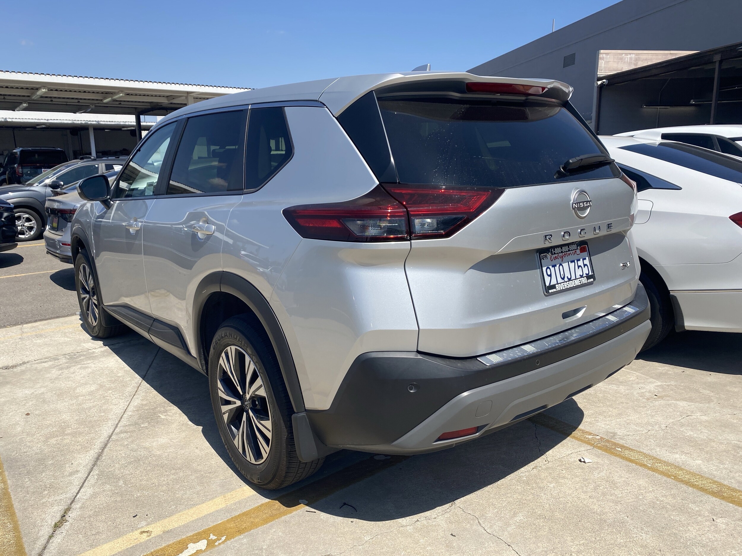 2023 Nissan Rogue SV photo 2