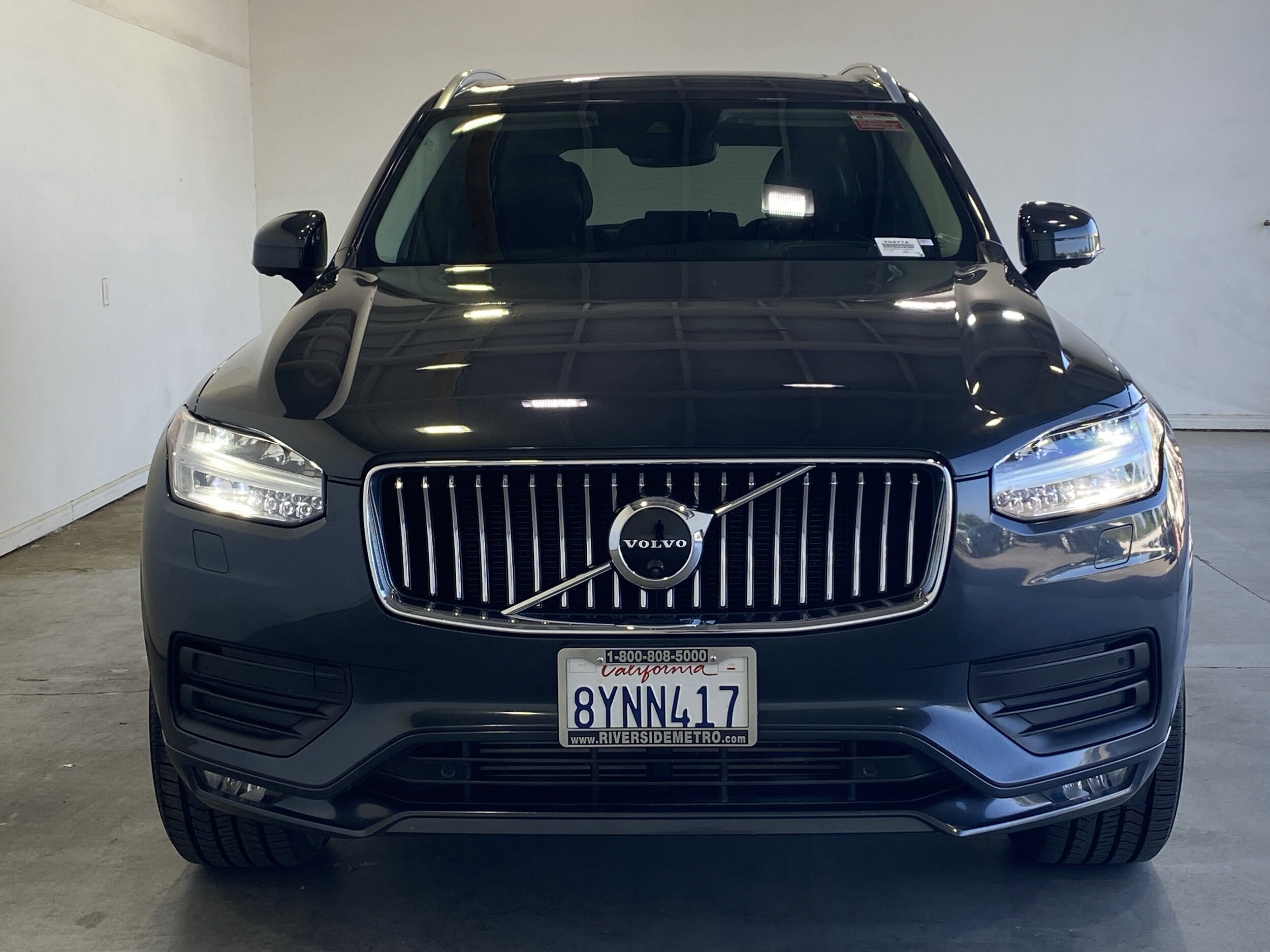 2022 Volvo XC90 T6 Momentum AWD photo 2
