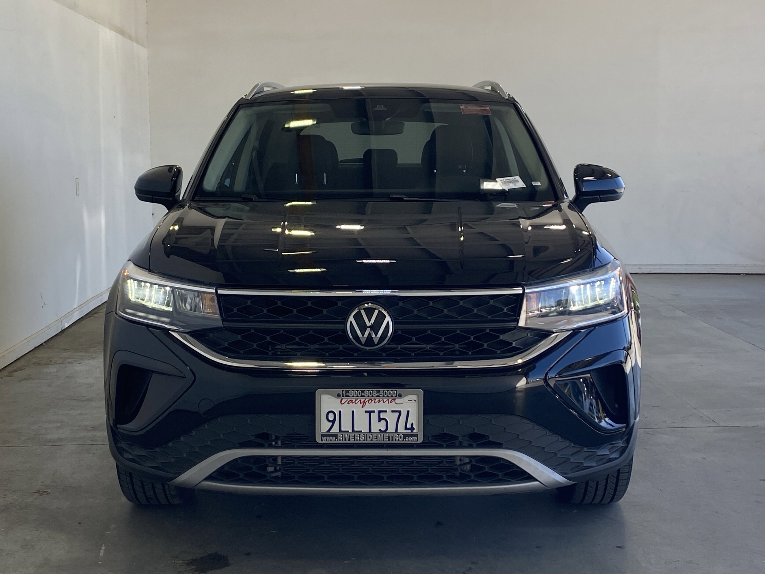 2024 Volkswagen Taos SE photo 2