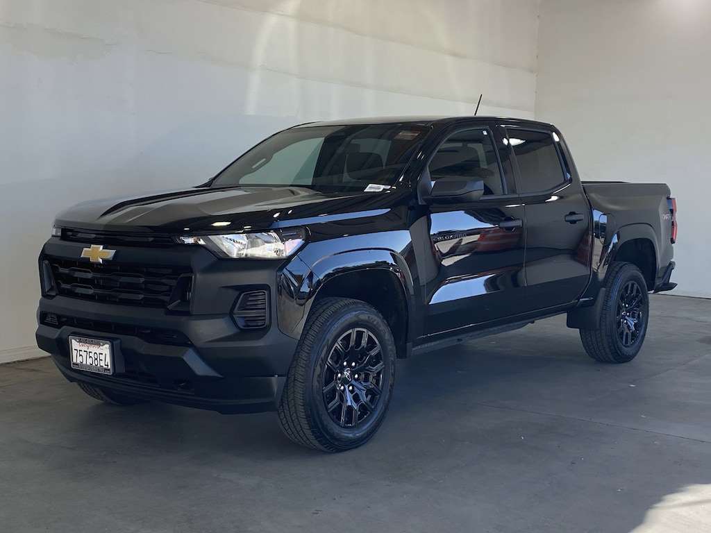 Used 2025 Chevrolet Colorado WT Truck Crew Cab