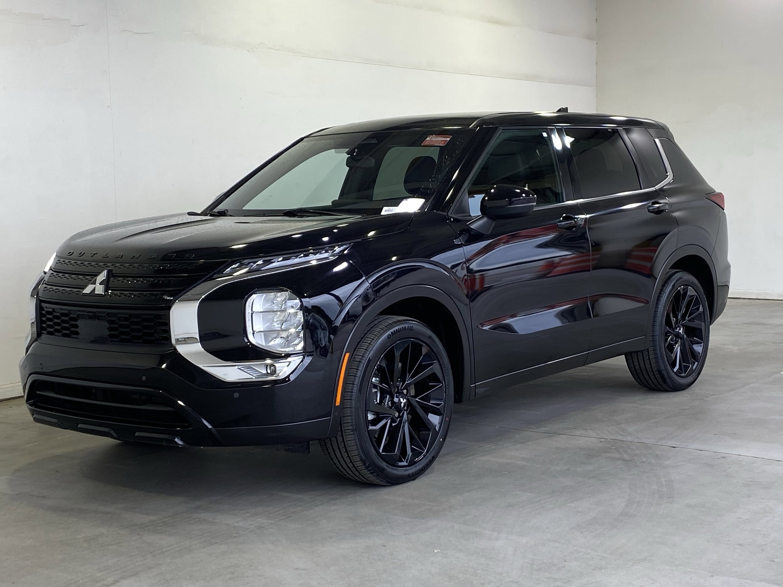 2022 Mitsubishi Outlander Black Edition's photo