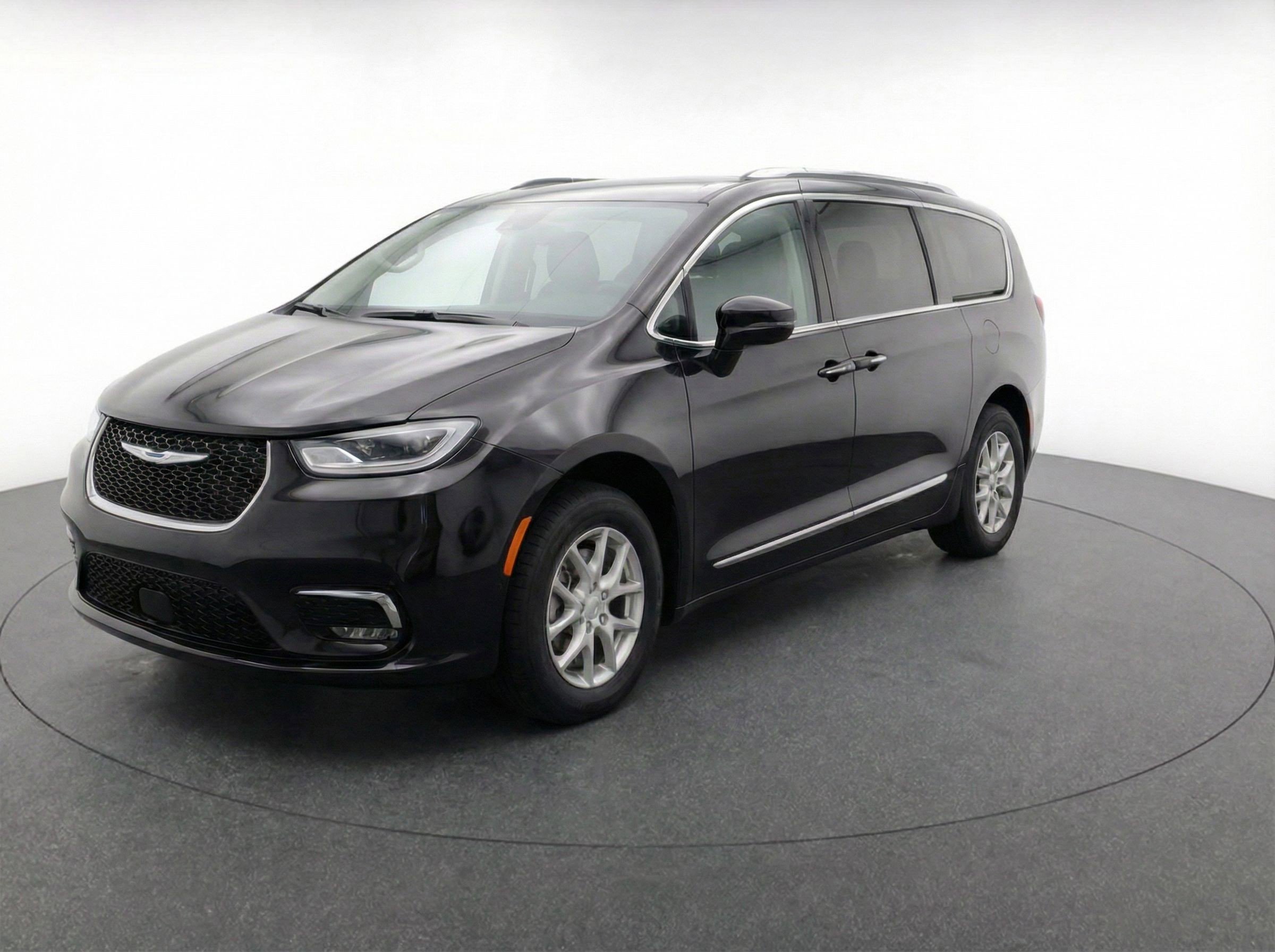 Thumbnail: 2024 Chrysler Pacifica - 3