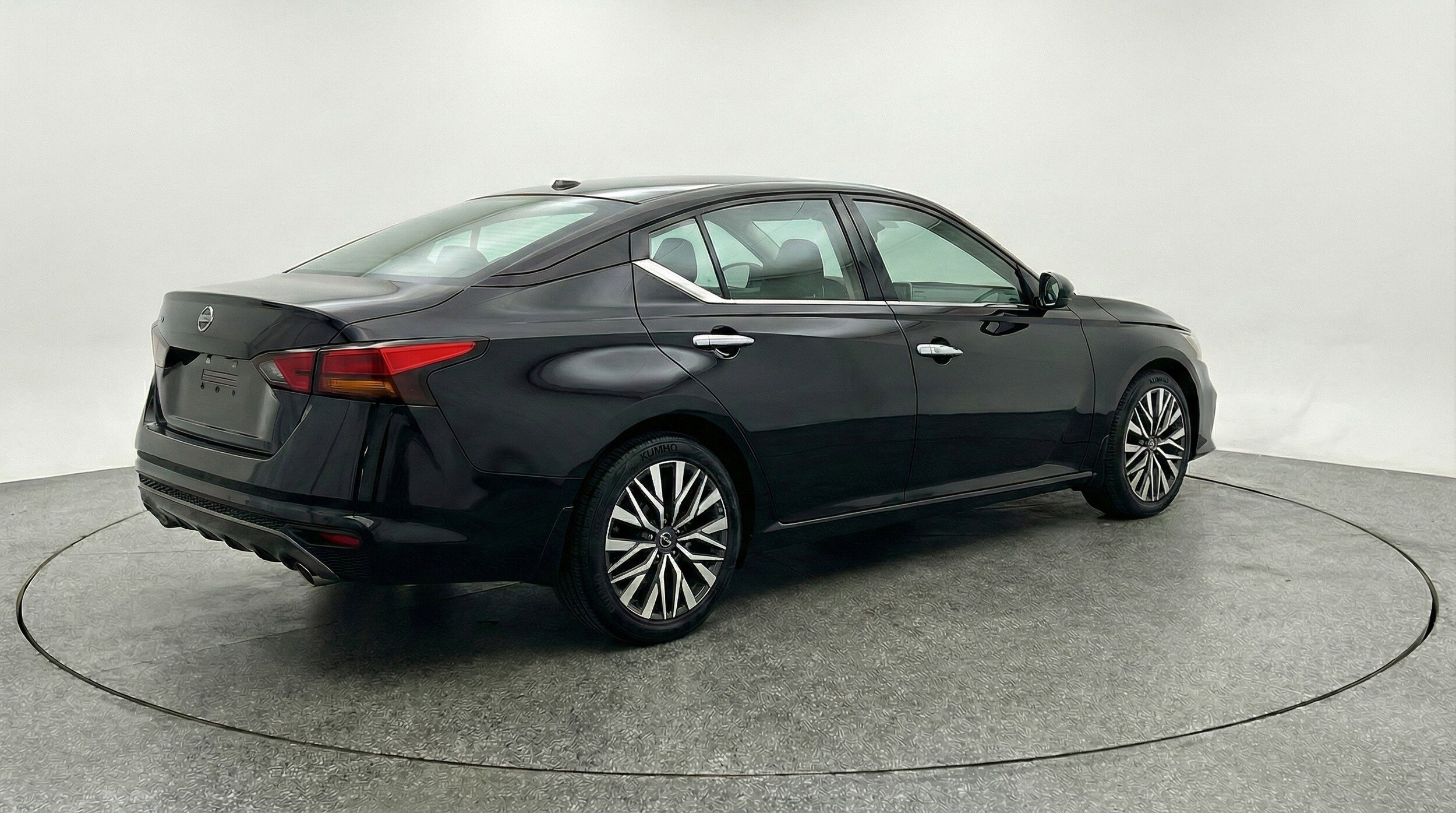 Thumbnail: 2025 Nissan Altima - 9