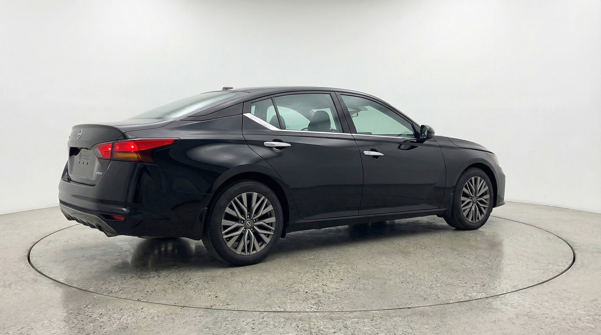 Thumbnail: 2025 Nissan Altima - 9