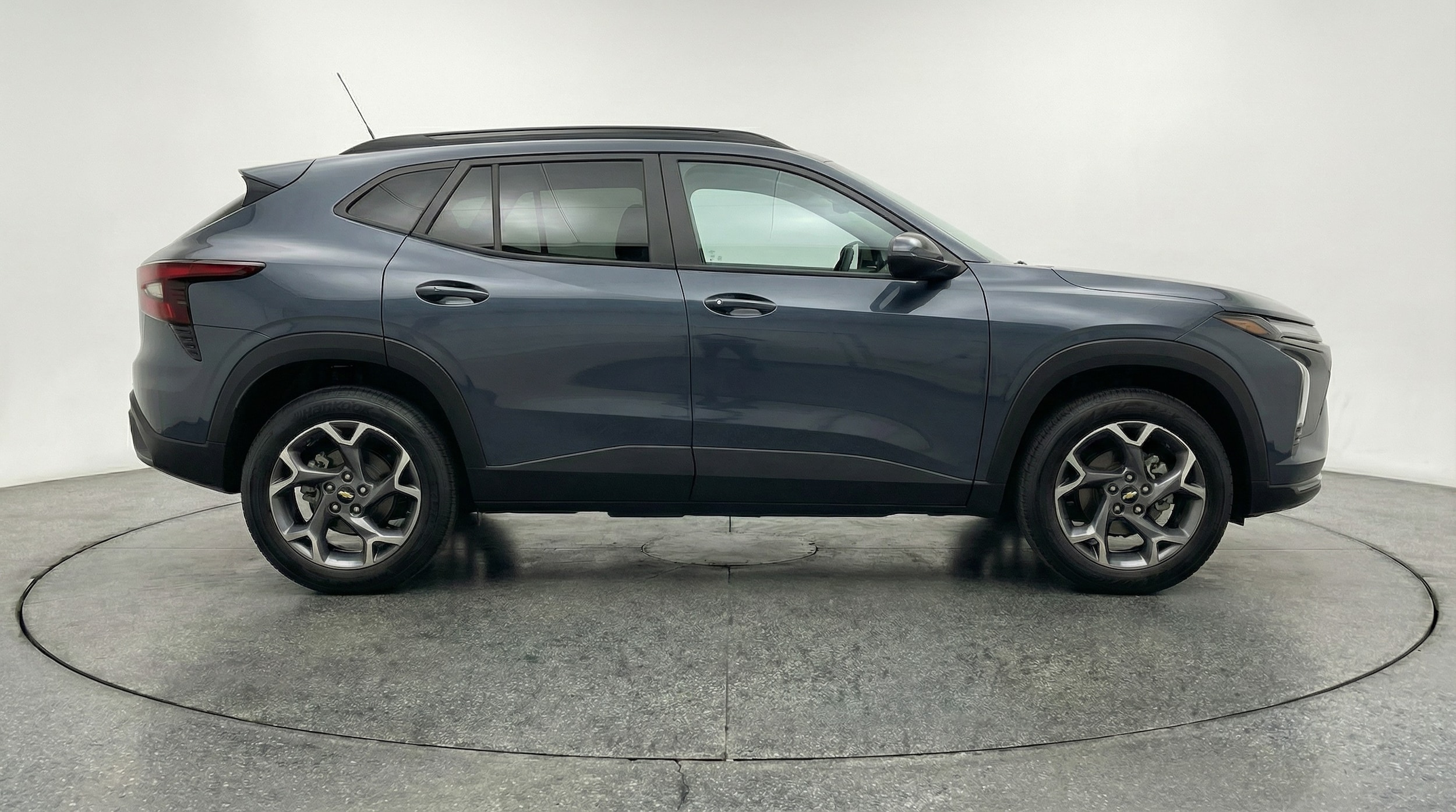 Thumbnail: 2025 Chevrolet Trax - 8