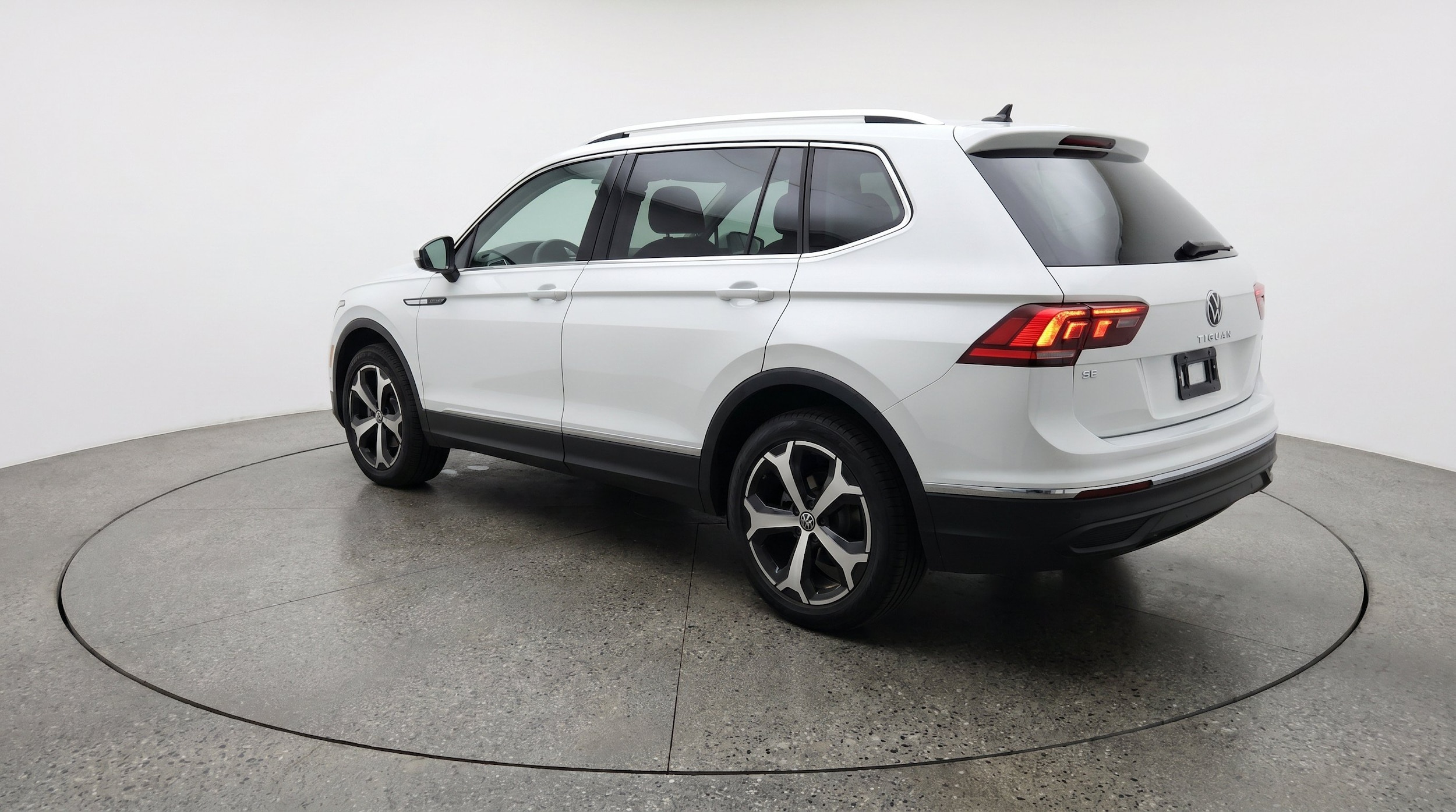 Thumbnail: 2026 Volkswagen Tiguan - 6