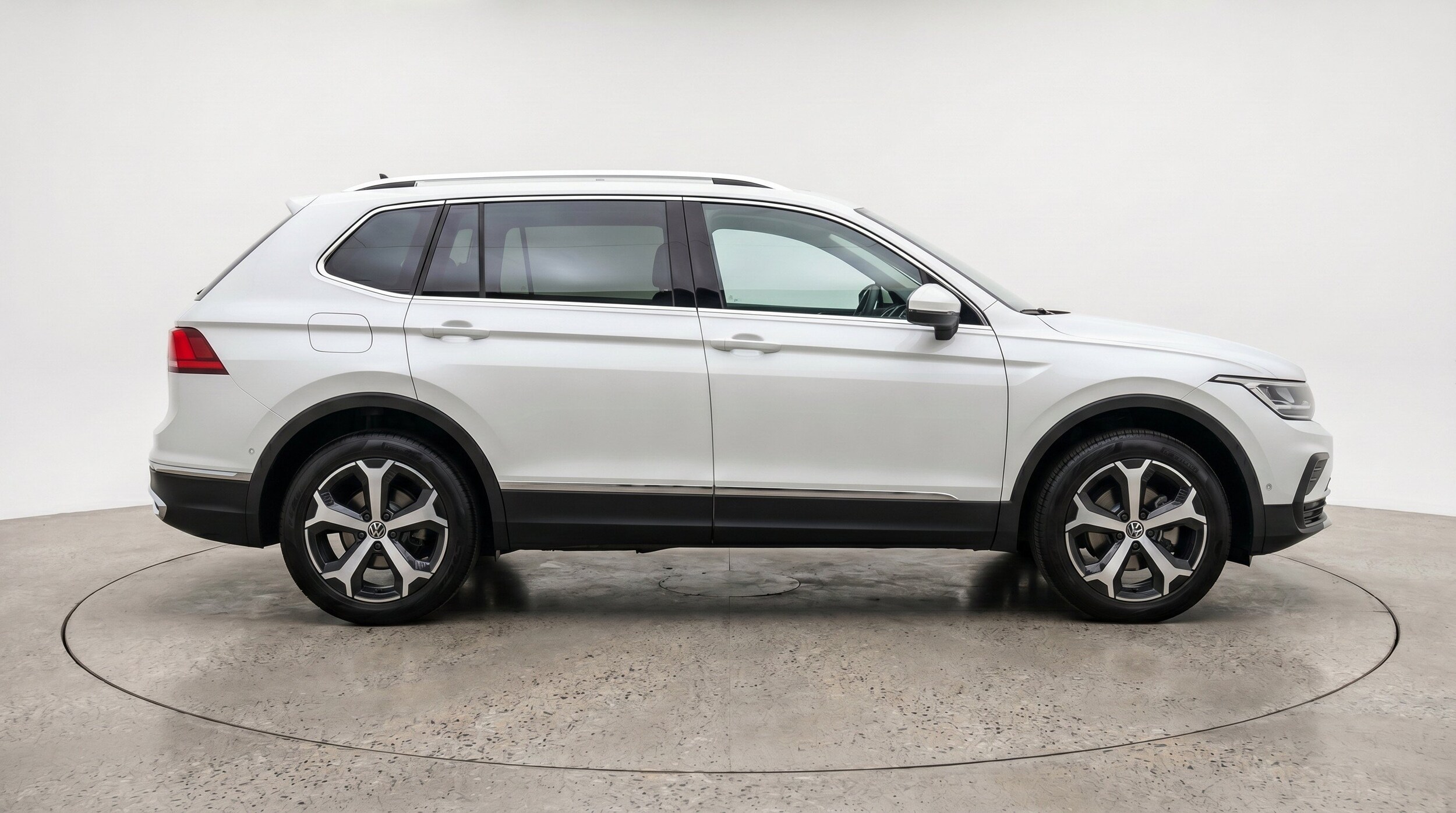 Thumbnail: 2026 Volkswagen Tiguan - 11