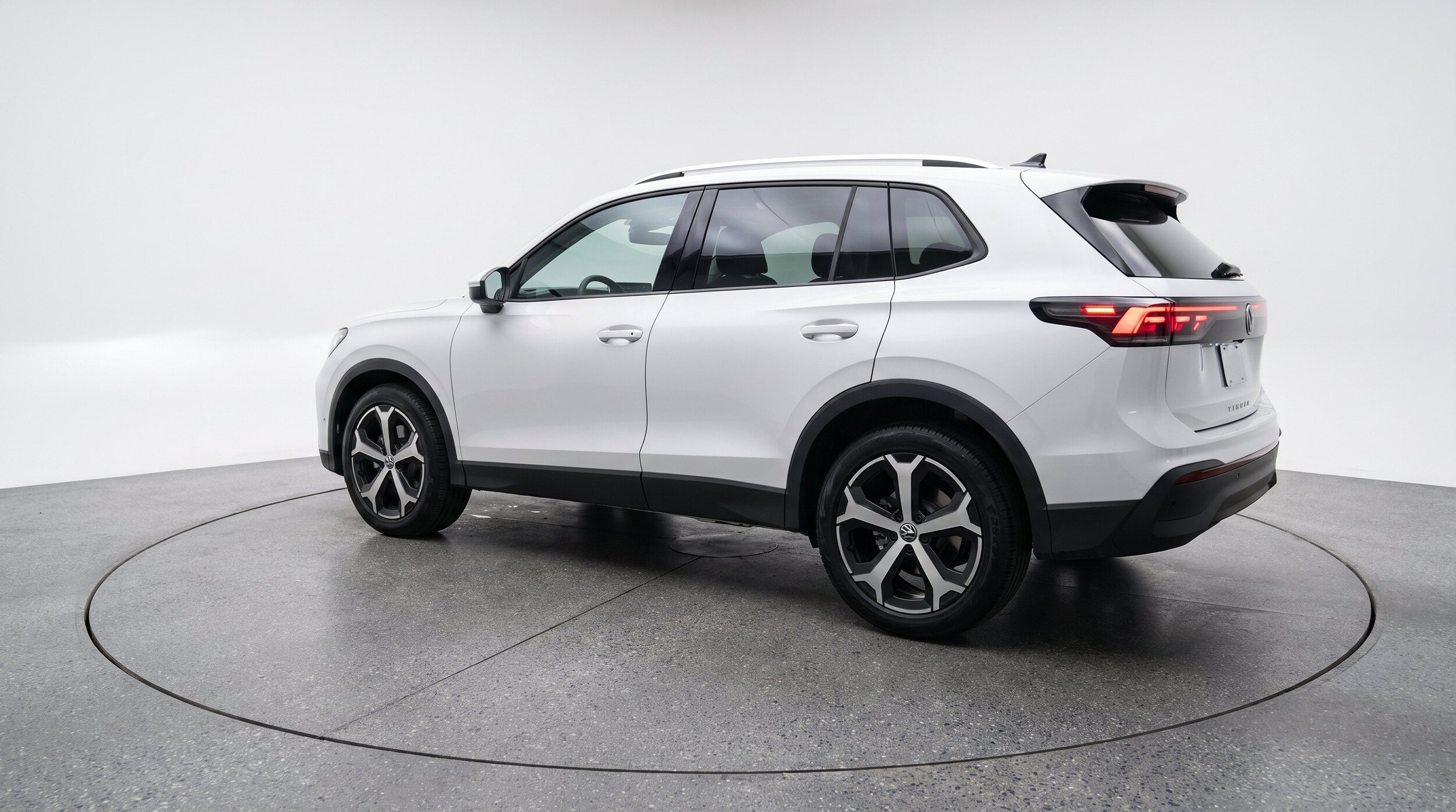 Thumbnail: 2026 Volkswagen Tiguan - 6