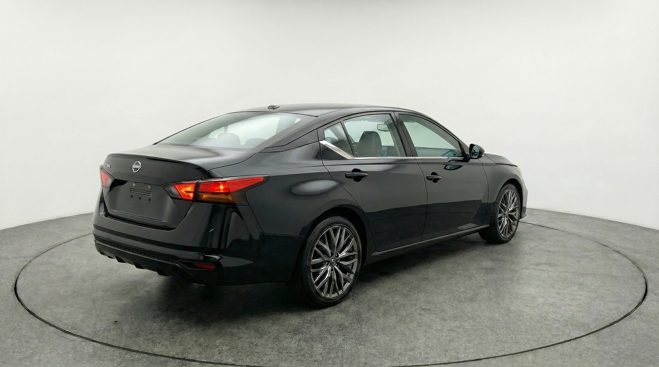 Thumbnail: 2025 Nissan Altima - 9