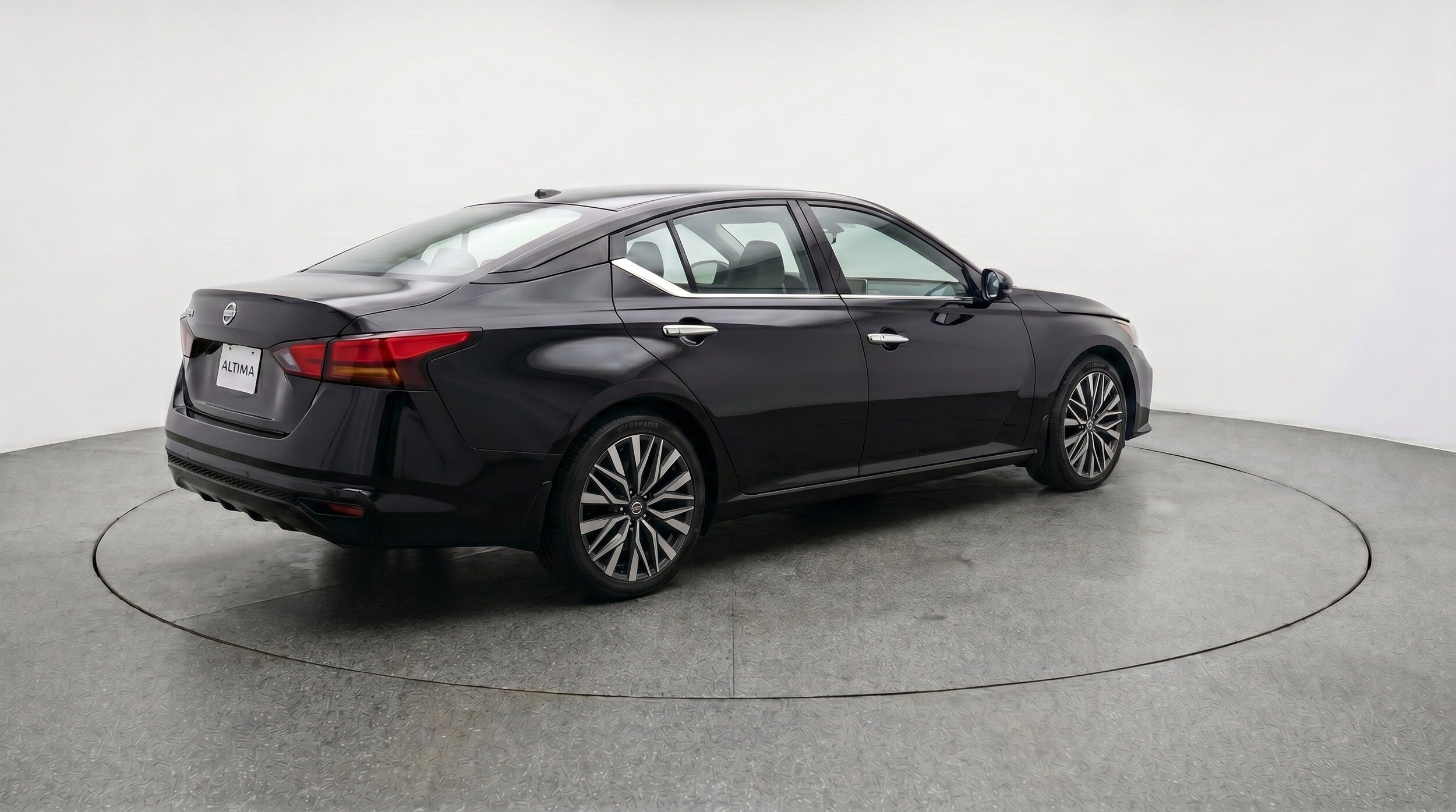 Thumbnail: 2025 Nissan Altima - 9