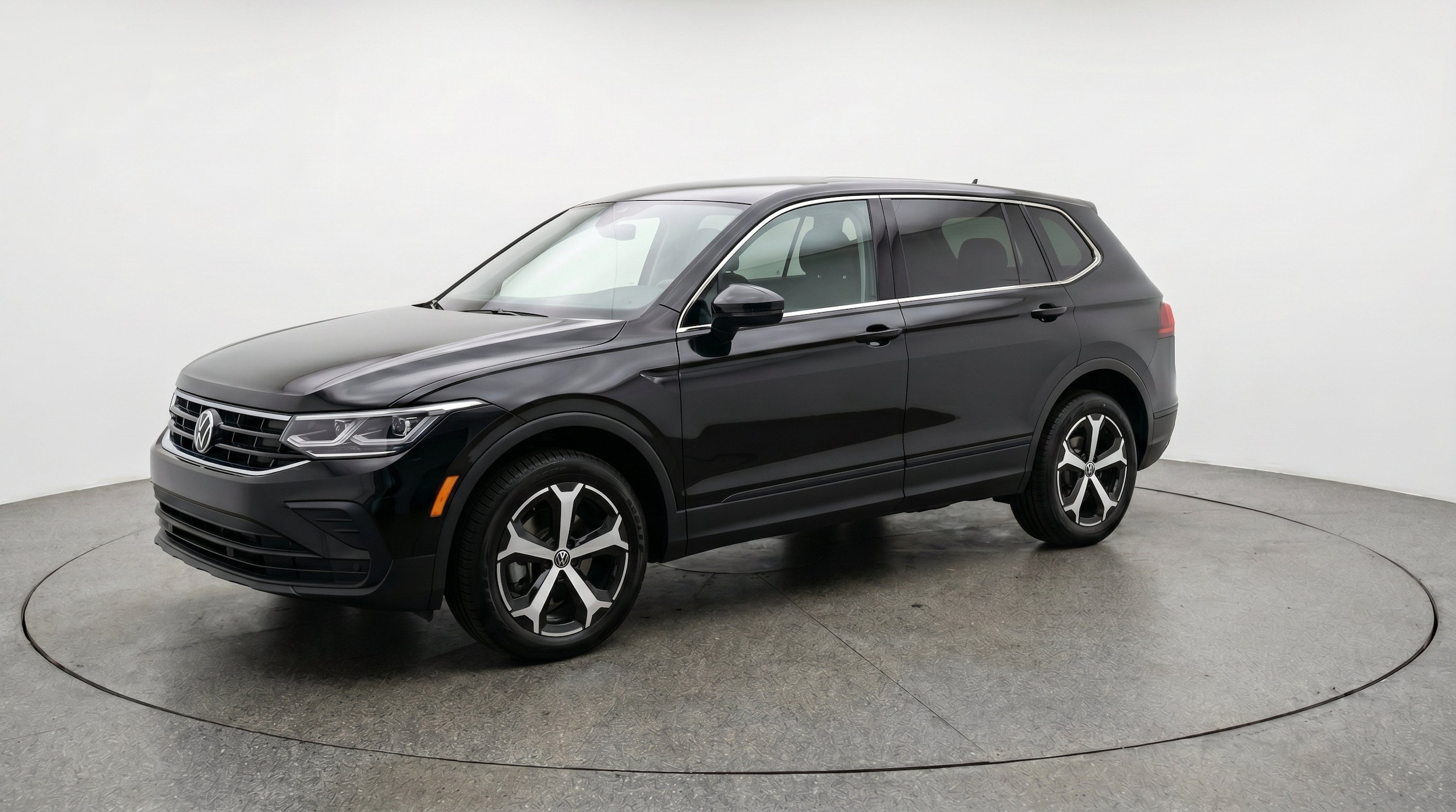 Thumbnail: 2026 Volkswagen Tiguan - 3