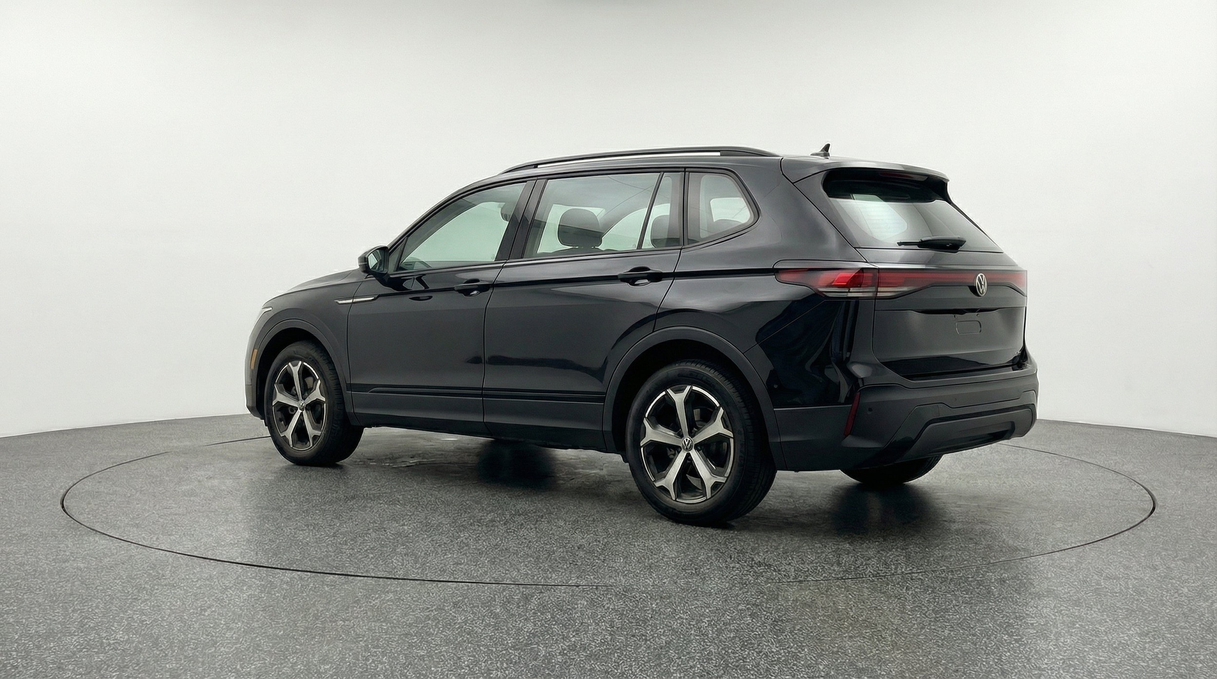 Thumbnail: 2026 Volkswagen Tiguan - 6