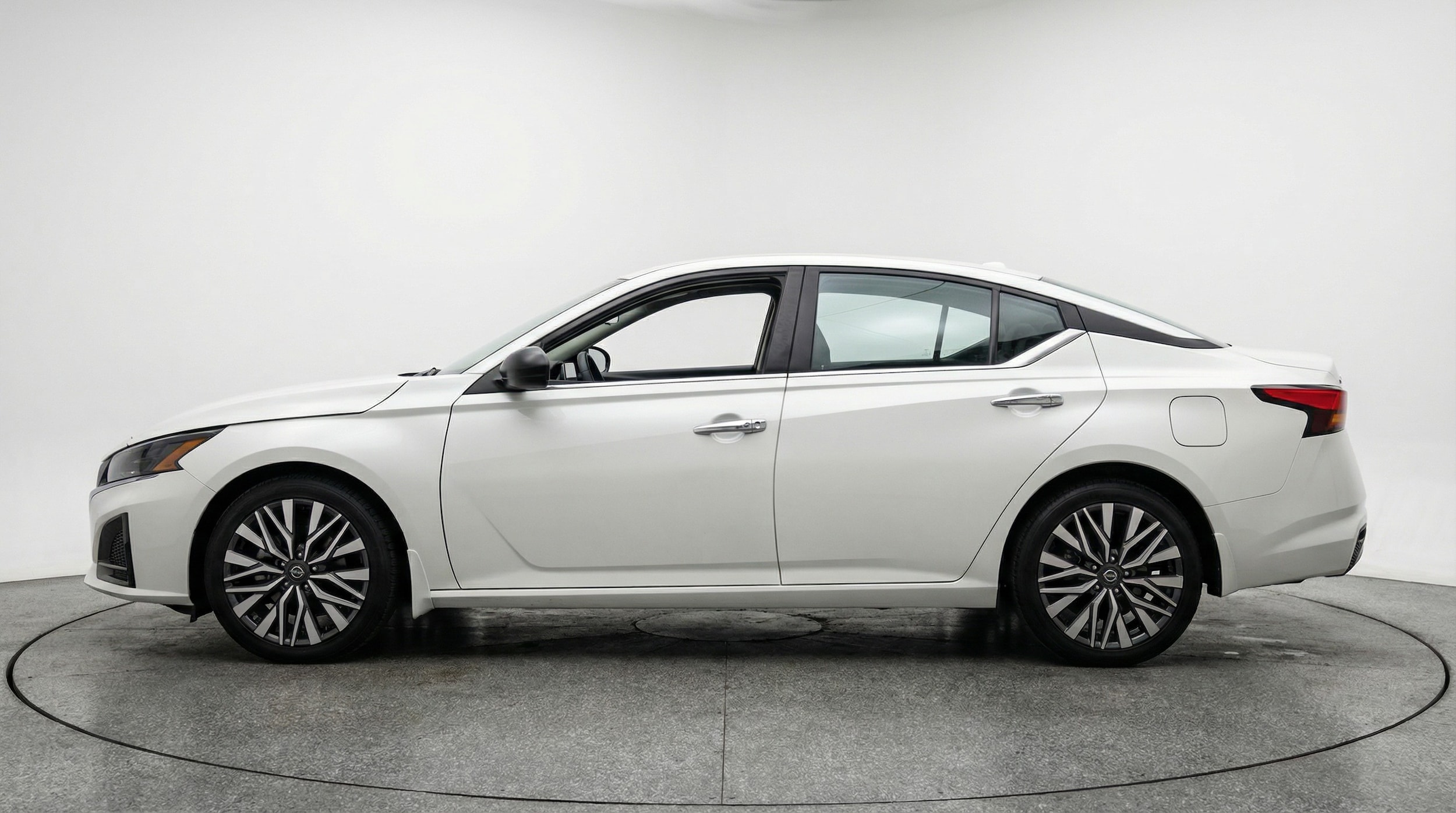 Thumbnail: 2025 Nissan Altima - 4